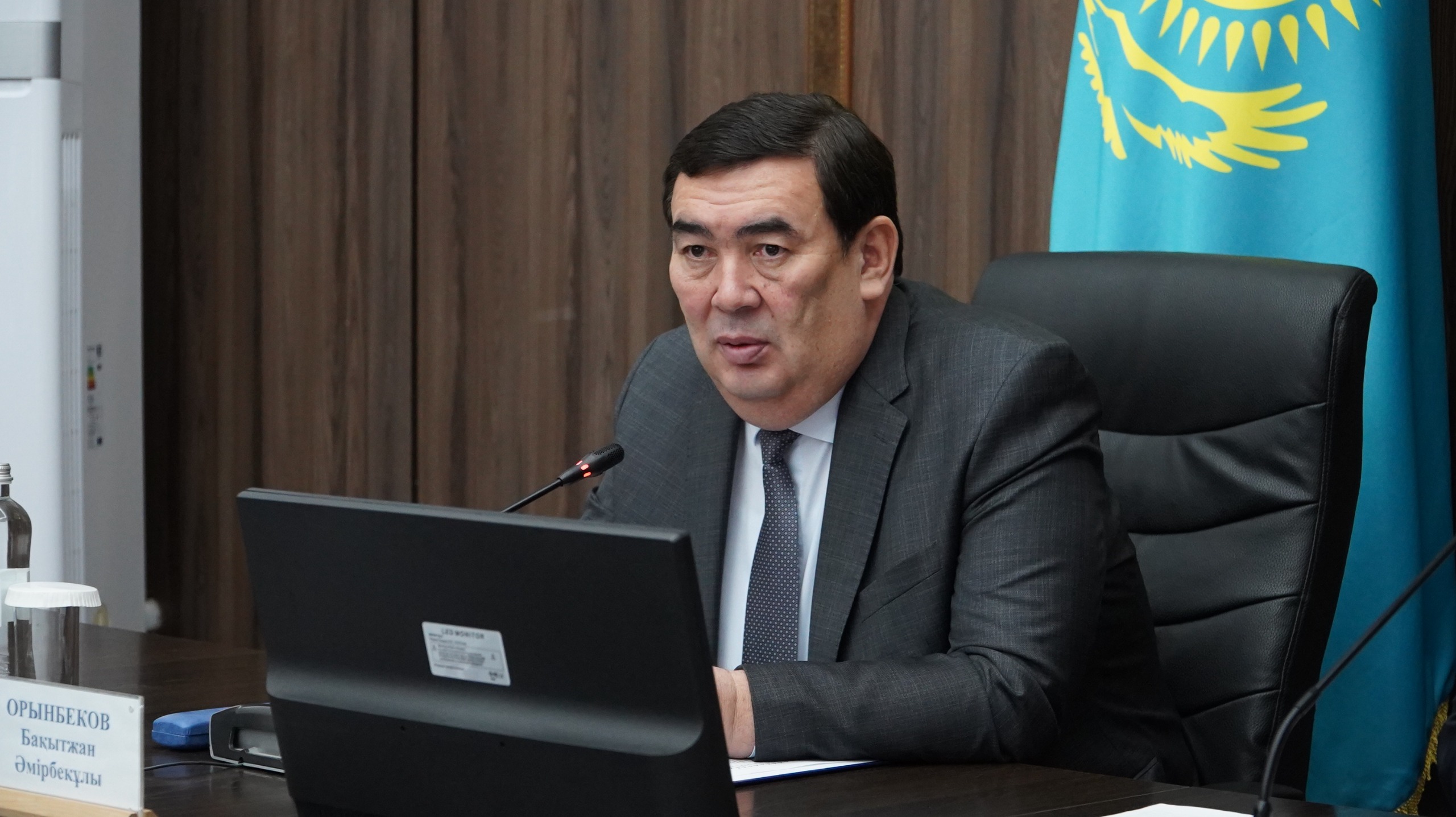 Шаһар басшысы қалалық мәслихаттың кезектен тыс сессиясына қатысты