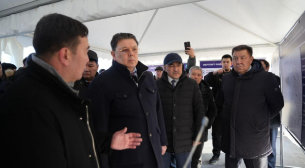 Су пайдалану лимиттері, су қоймаларының құрылысы, ауылдағы кәсіпкерлікті қолдау: Қанат Бозымбаев Жетісу облысына барды