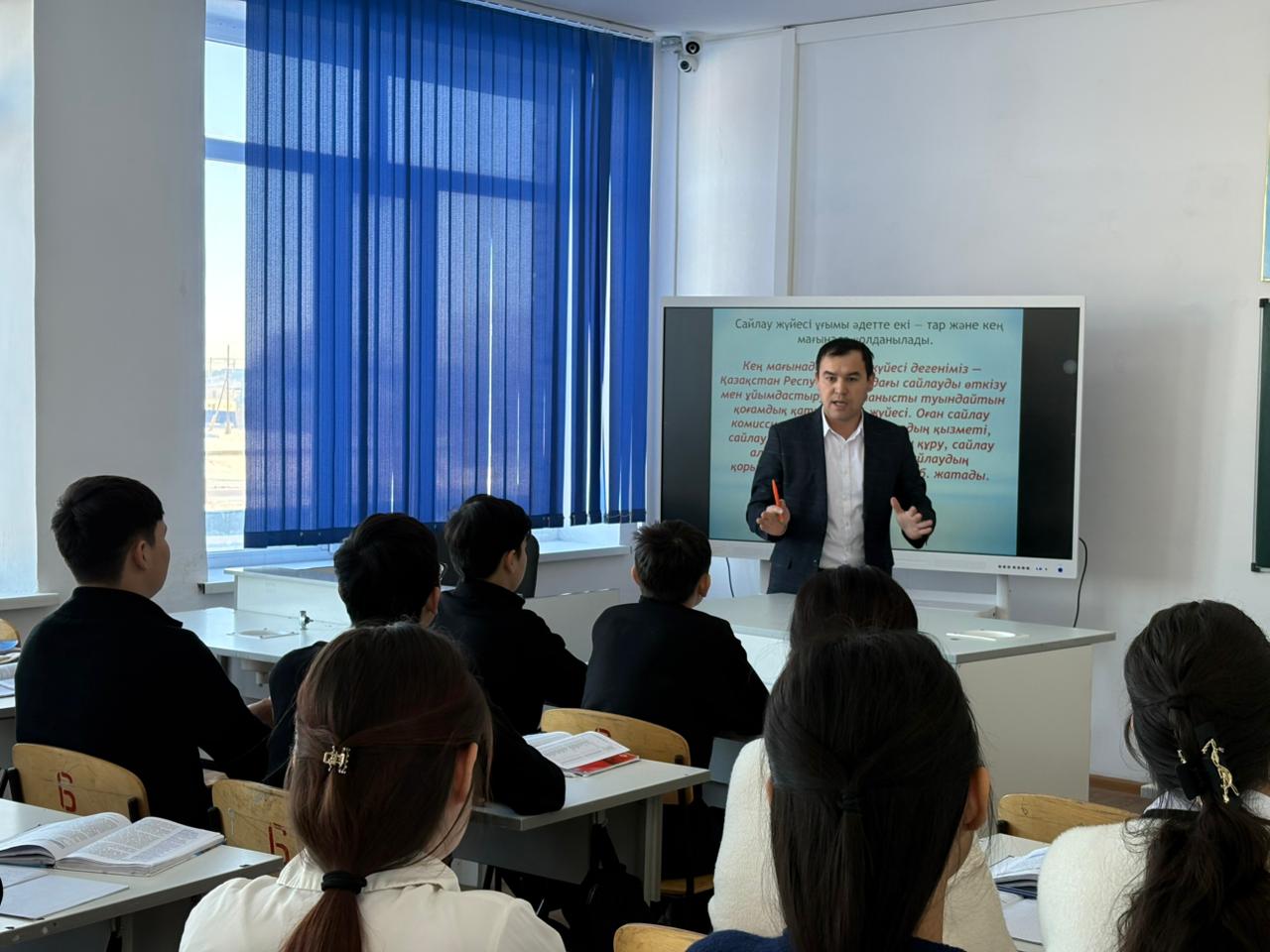 Болашақ сайлаушылардың сайлау және сайлану құқықтары туралы жоғарғы сынып оқушыларымен кездесуі.