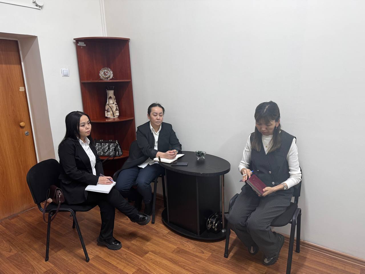 Электрондық үкімет портал арқылы Е-апостиль электрондық мемлекеттік қызметін алу, сондай-ақ коммерциялық емес ұйымдарды мемлекеттік тіркеу тақырыбында Халыққа қызмет көрсету орталығының қызметкерлеріне семинар өткізілді.