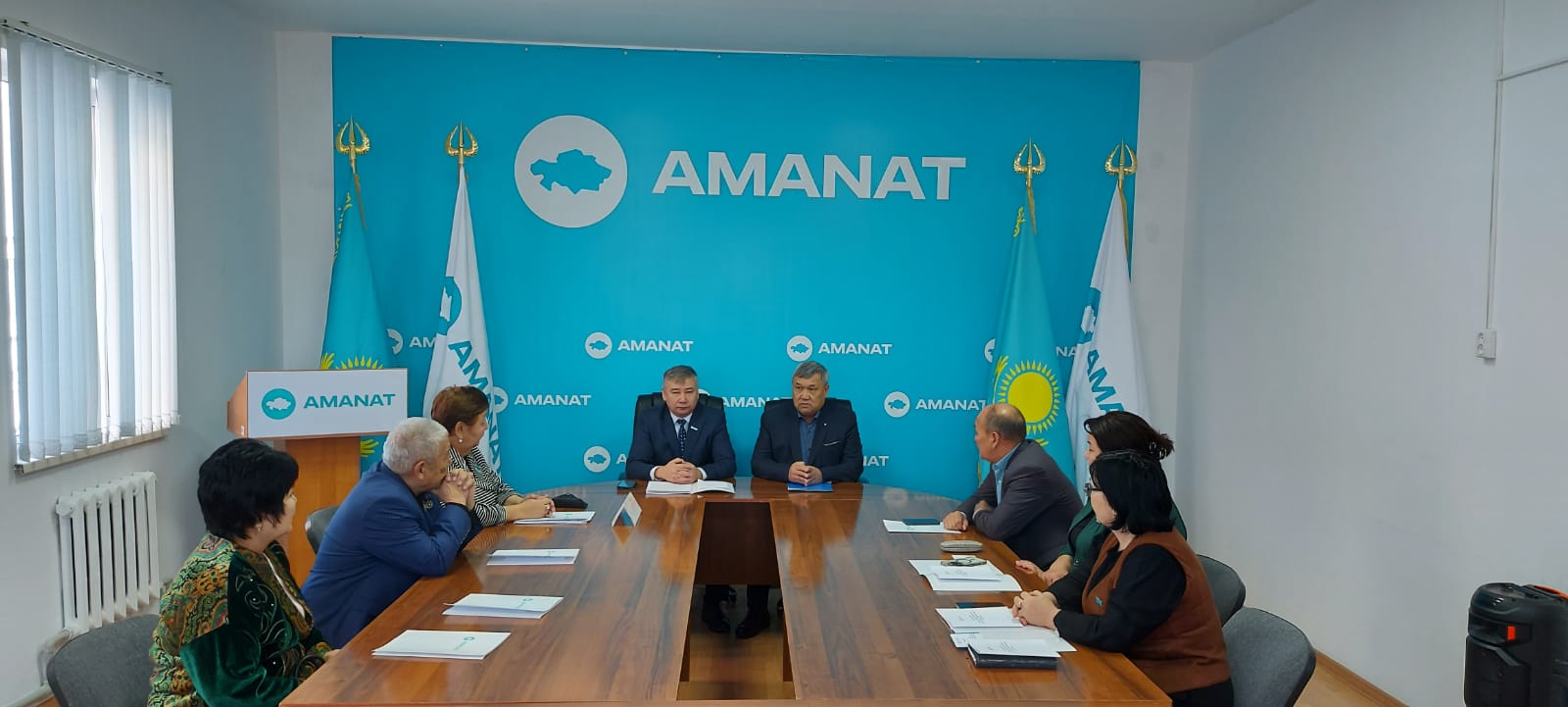 Жергілікті мәслихат аппараттары өкілдері мен депутаттар, саяси партия және үкіметтік емес ұйымдар өкілдерімен кездесуі.