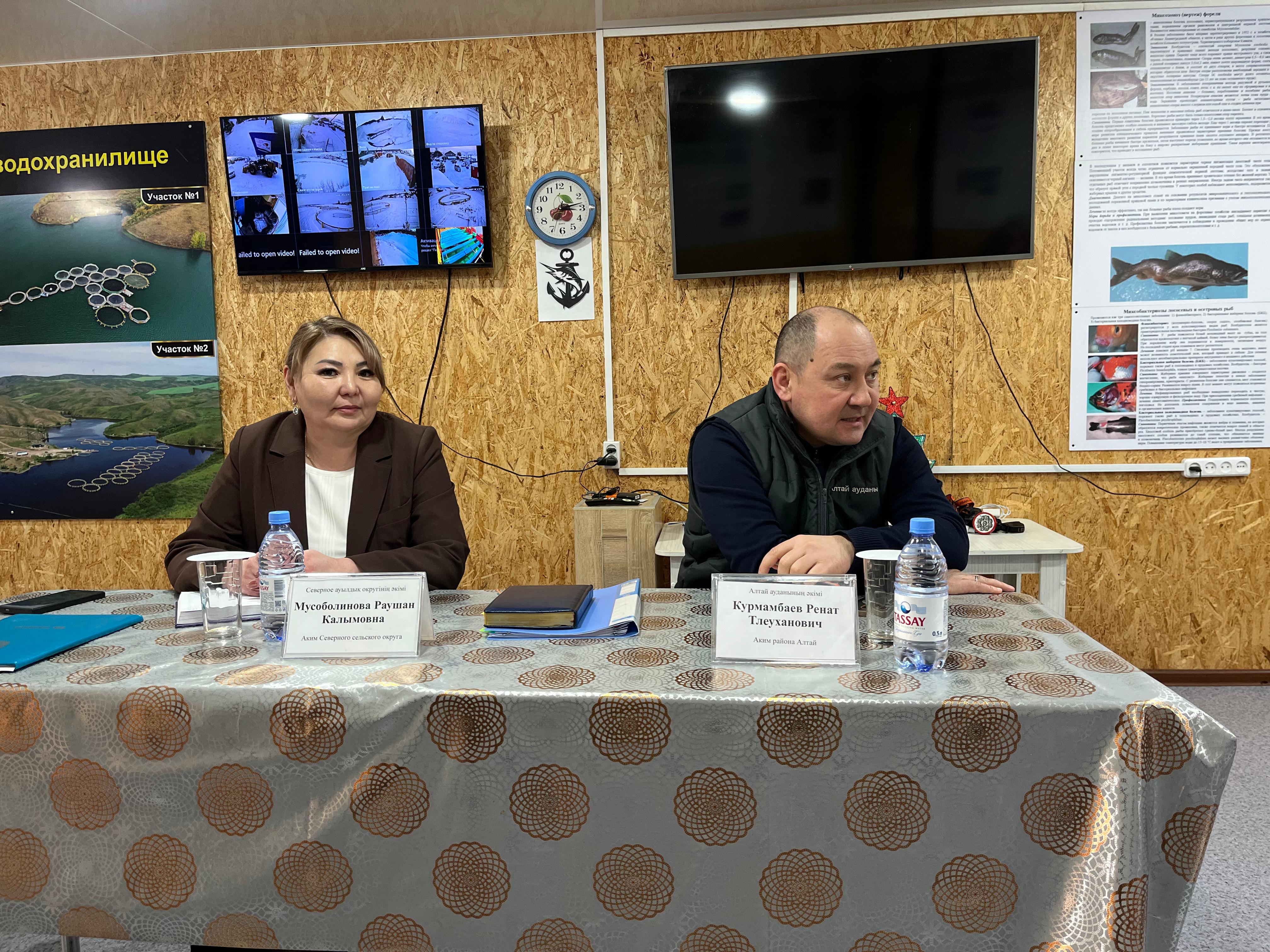 Ермаковка ауылында Алтай ауданы әкімі  Курмамбаев Р.Т. және Северное ауылдық округінің әкімі Мусоболинова Р.К. тұрғындармен есепті кездесу өткізді.