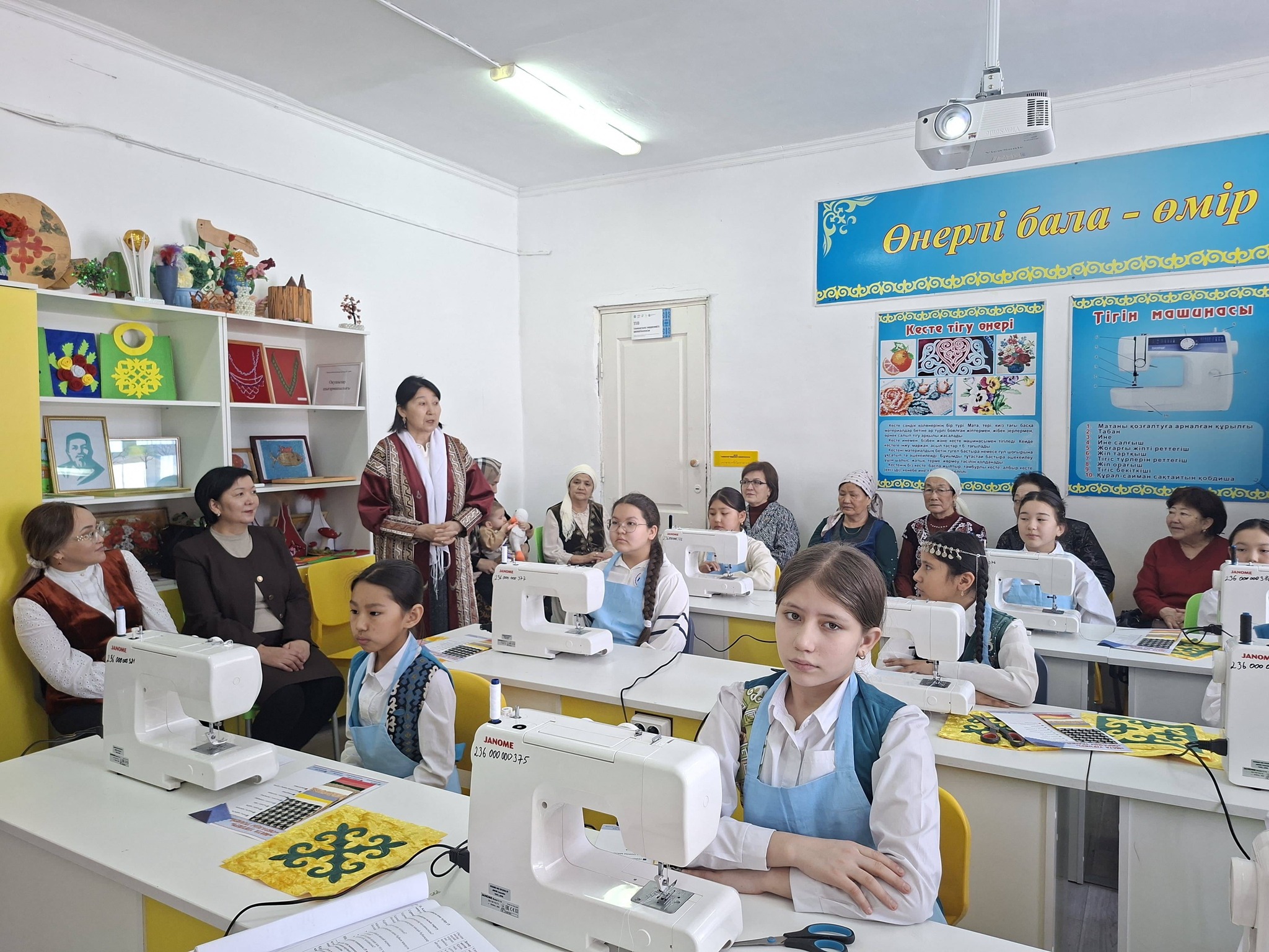 «Әжелер мектебі» жобалары негізінде Қожагелді батыр атындағы орта мектебінде «Өнеге сағаты» ұйымдастырылды