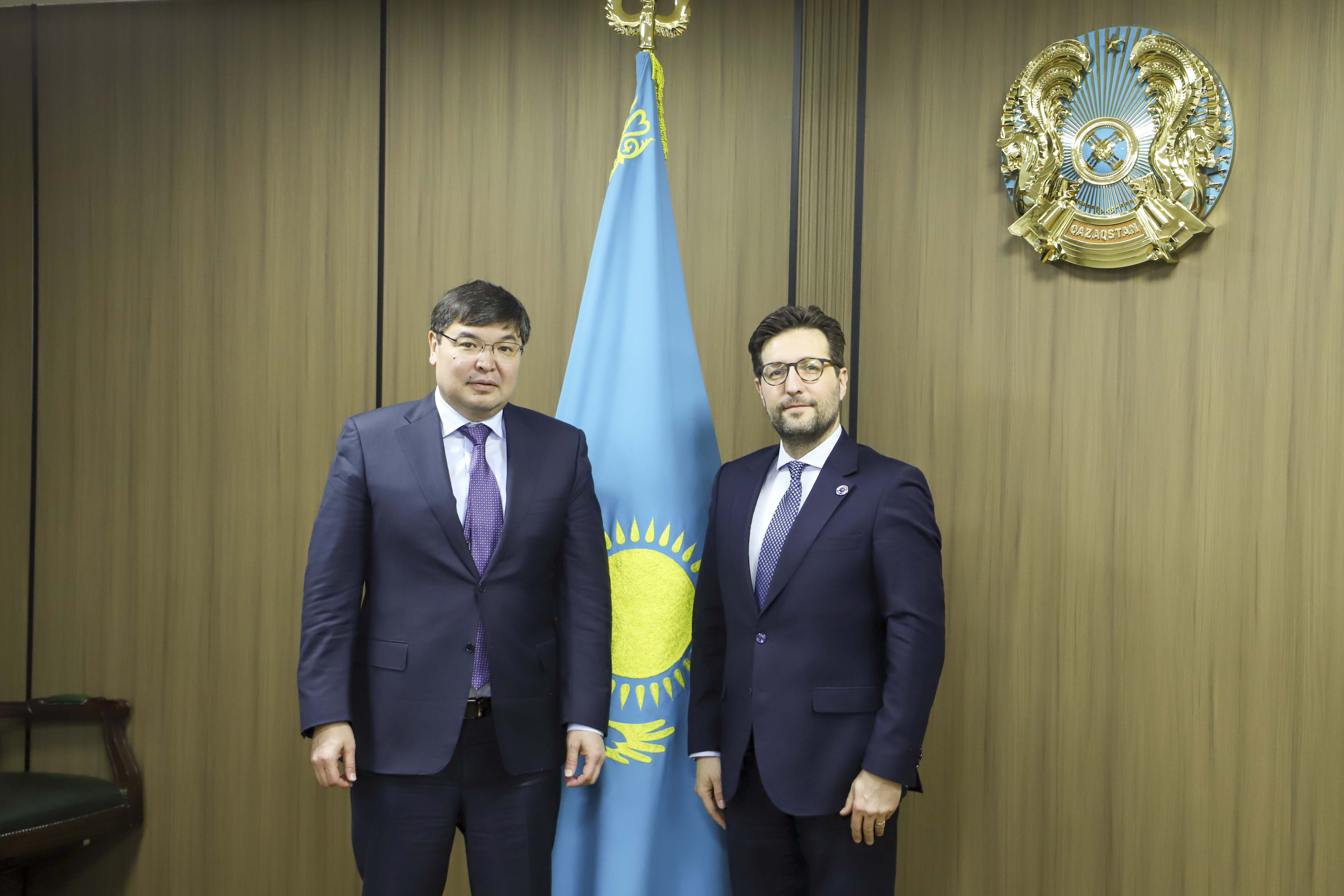 Министр финансов РК Мади Такиев провел встречу с Управляющим директором по Центральной Азии и Монголии Европейского банка реконструкции развития (ЕБРР) Хусейн Озханом.