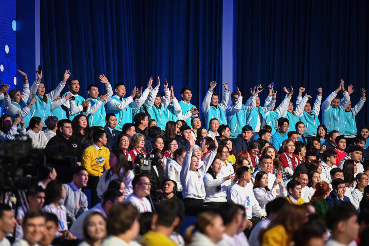 Қасым-Жомарт Тоқаев сын сағаттарда волонтерлер кез келген шаруаға зор жауапкершілікпен қарап, белсенді жұмыс істегенін айтты