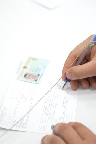 2026 жылғы 1 қаңтардан бастап Қазақстан Республикасының азаматтары жеке куәлікті алу кезінде мемлекеттік баж салығынан мына жағдайларда босатылады: