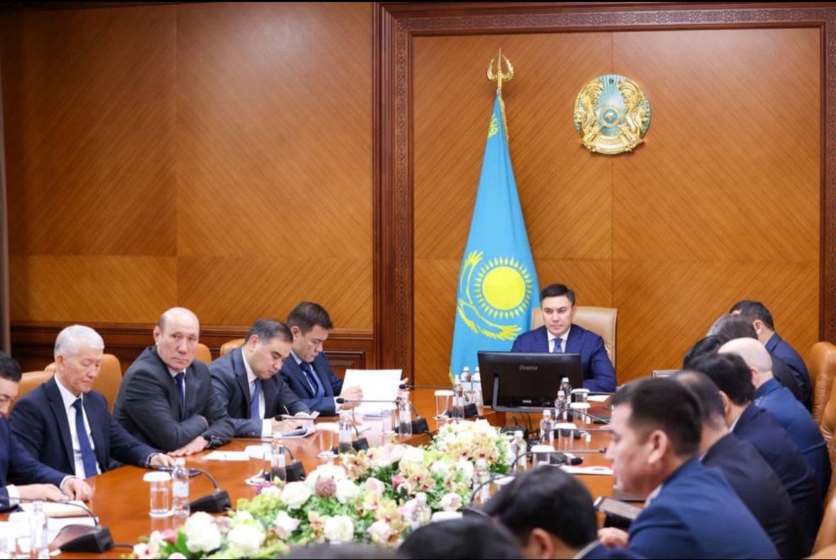 АППАРАТНОЕ СОВЕЩАНИЕ: ПРОРАБОТАНЫ ВОПРОСЫ ОСВОЕНИЯ ГОРОДСКОГО БЮДЖЕТА И ПРОВЕДЕНИЯ КОНКУРСОВ ПО ГОСУДАРСТВЕННЫМ ЗАКУПКАМ