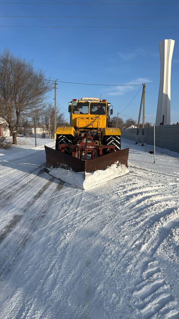 🔹В городе Державинске были проведены работы по очистке снега.