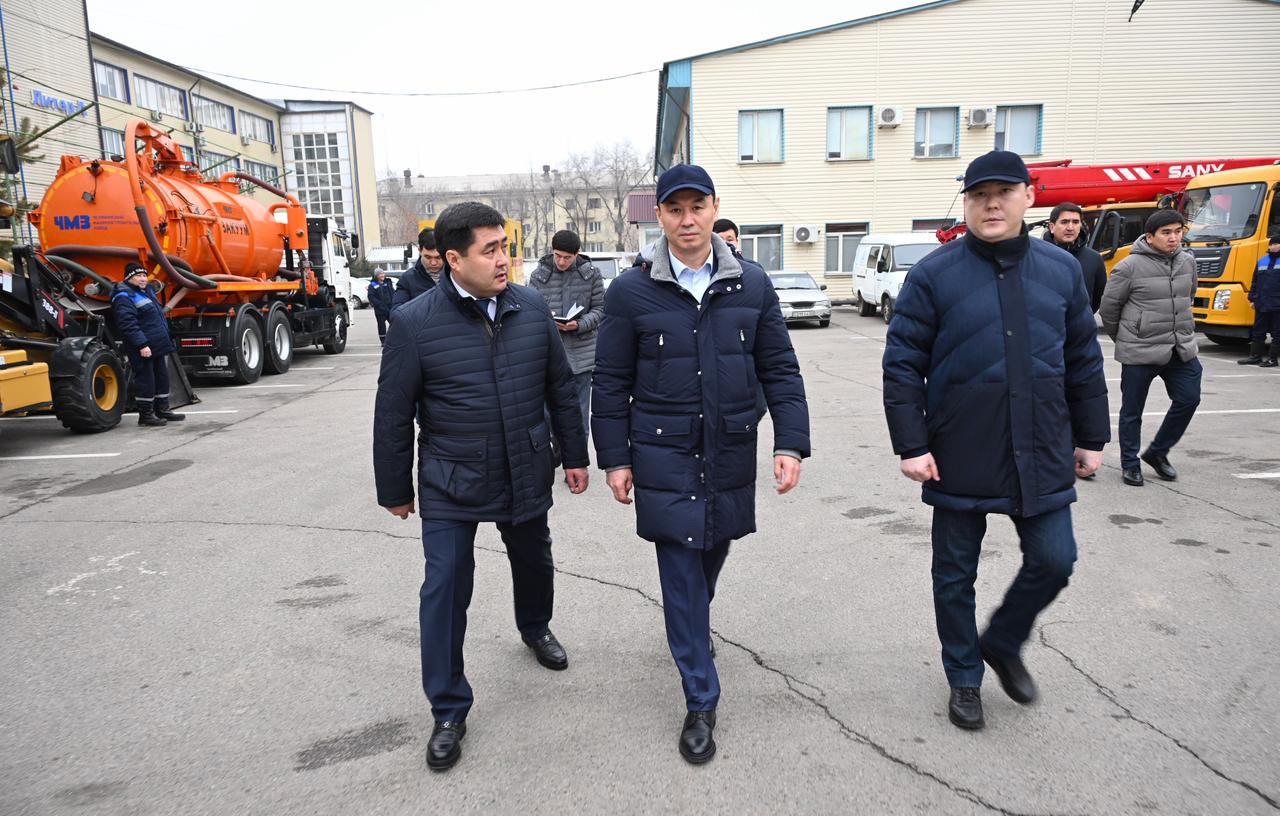 Дархан Сатыбалды ознакомился с внедрением цифровых решений и ИИ в системах жизнеобеспечения города