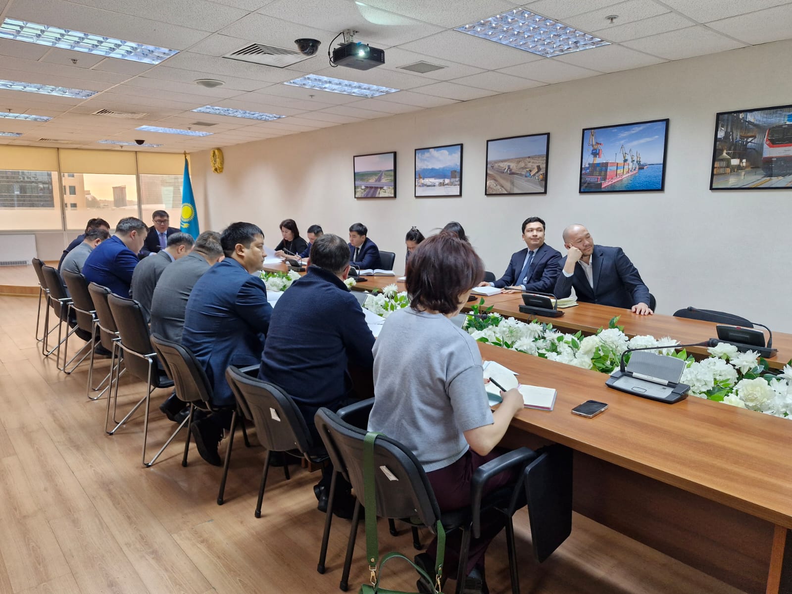 В Минтрансе обсудили планы работы КаздорНИИ и НЦКДА на текущий год