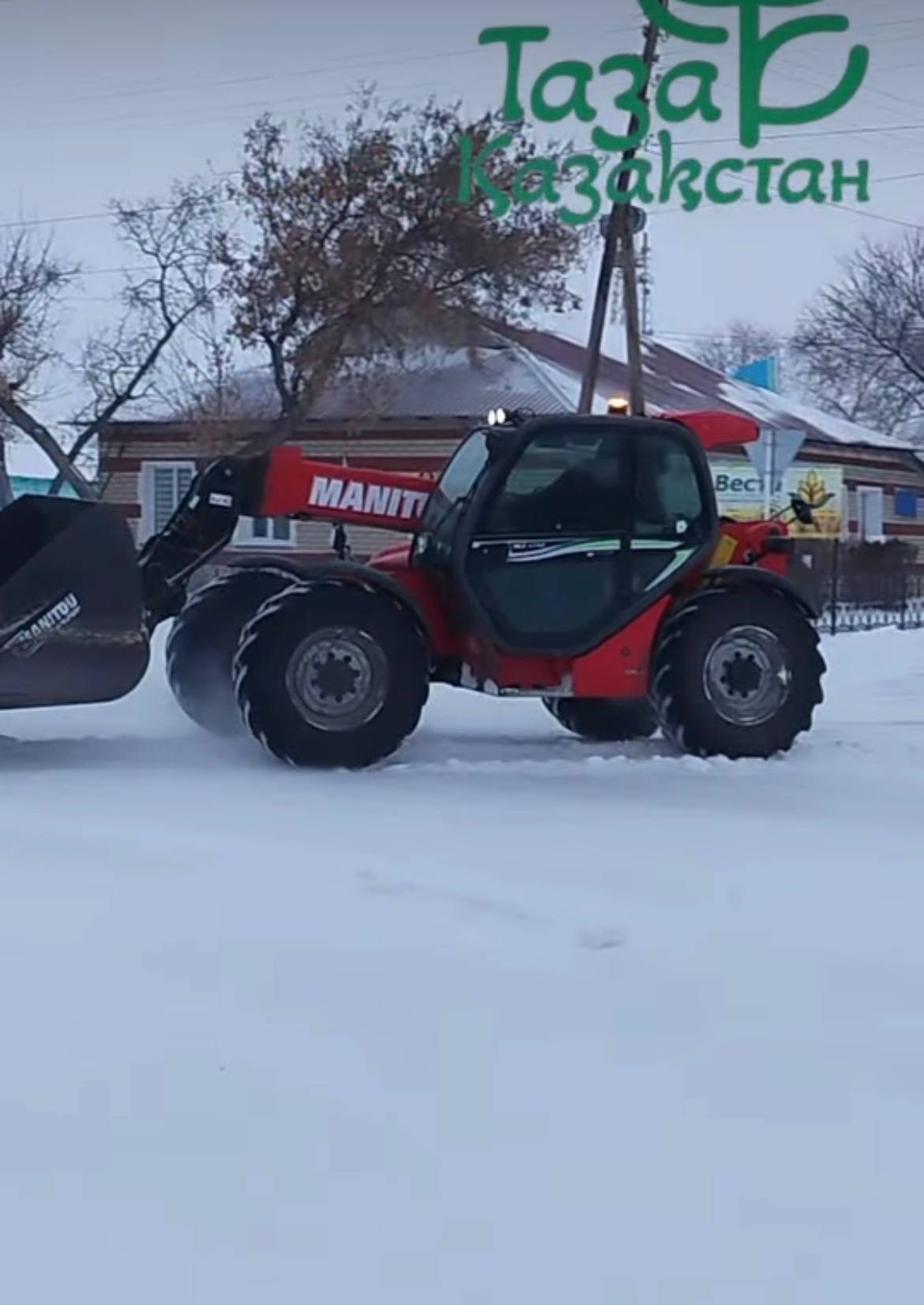 В рамках республиканской экологической акции «Таза Қазақстан» в Федоровском сельском округе были проведены работы по очистке территорий от снега.