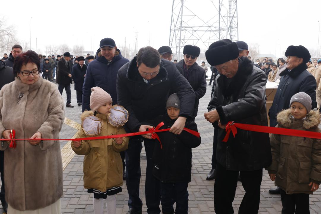 تسەرەمونيا پەرەرەزانيا سيمۆوليچەسكوي لەنتى ۆ چەست وتكرىتيا