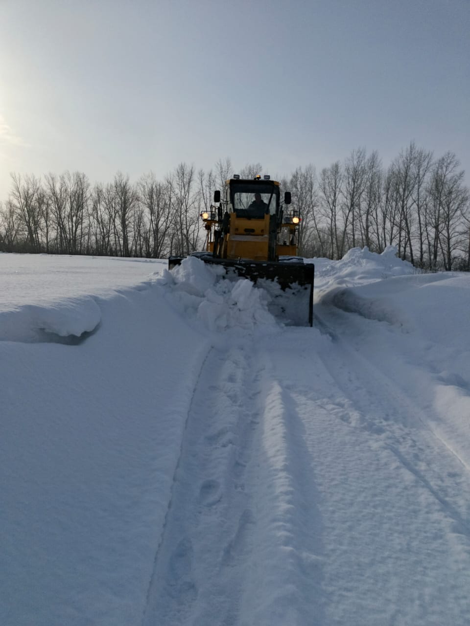 Березовка ауылдық округі. Березовка ауылының Красная Заря тұрғын алабындағы жолды тазарту жұмыстары жүргізілуде