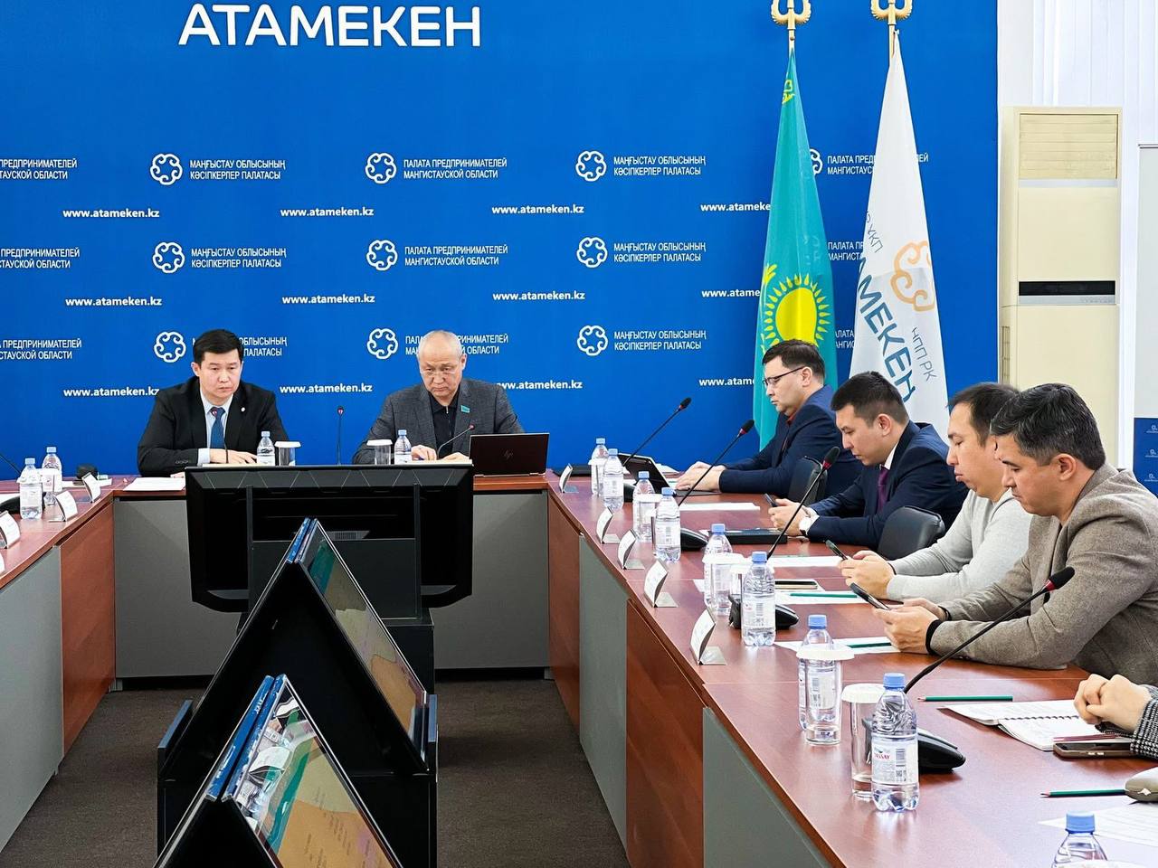 Депутат Мажилиса Едил Жанбыршин встретился с предпринимателями Мангистауской области