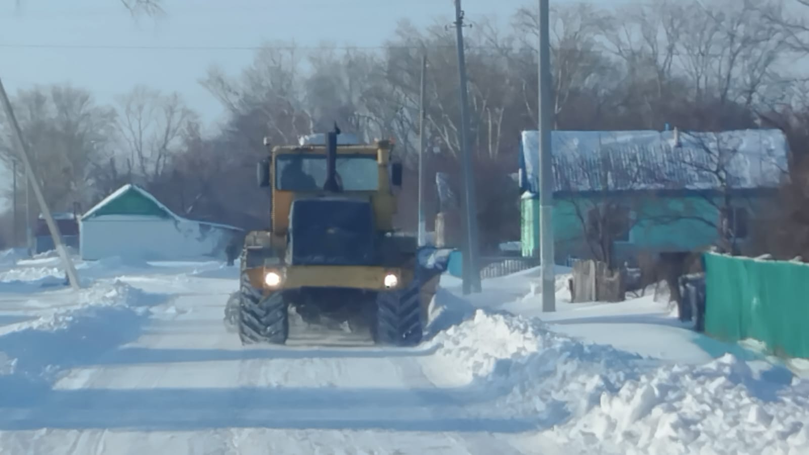 В Первомайском сельском округе проведены работы по очистке внутрипоселковых дорог от снега