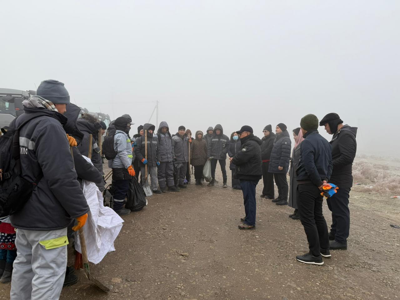 В МИКРОРАЙОНЕ «СӘУЛЕ» ПРОШЁЛ СУББОТНИК В РАМКАХ АКЦИИ «ТАЗА ҚАЗАҚСТАН»