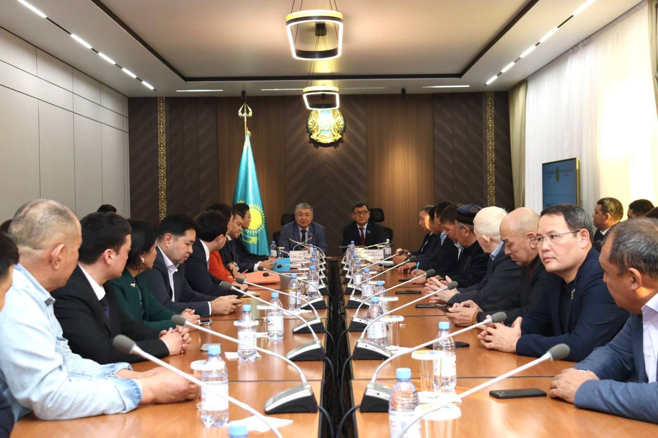 Сенаторы ознакомились с работой важных социальных объектов в Мунайлинском районе