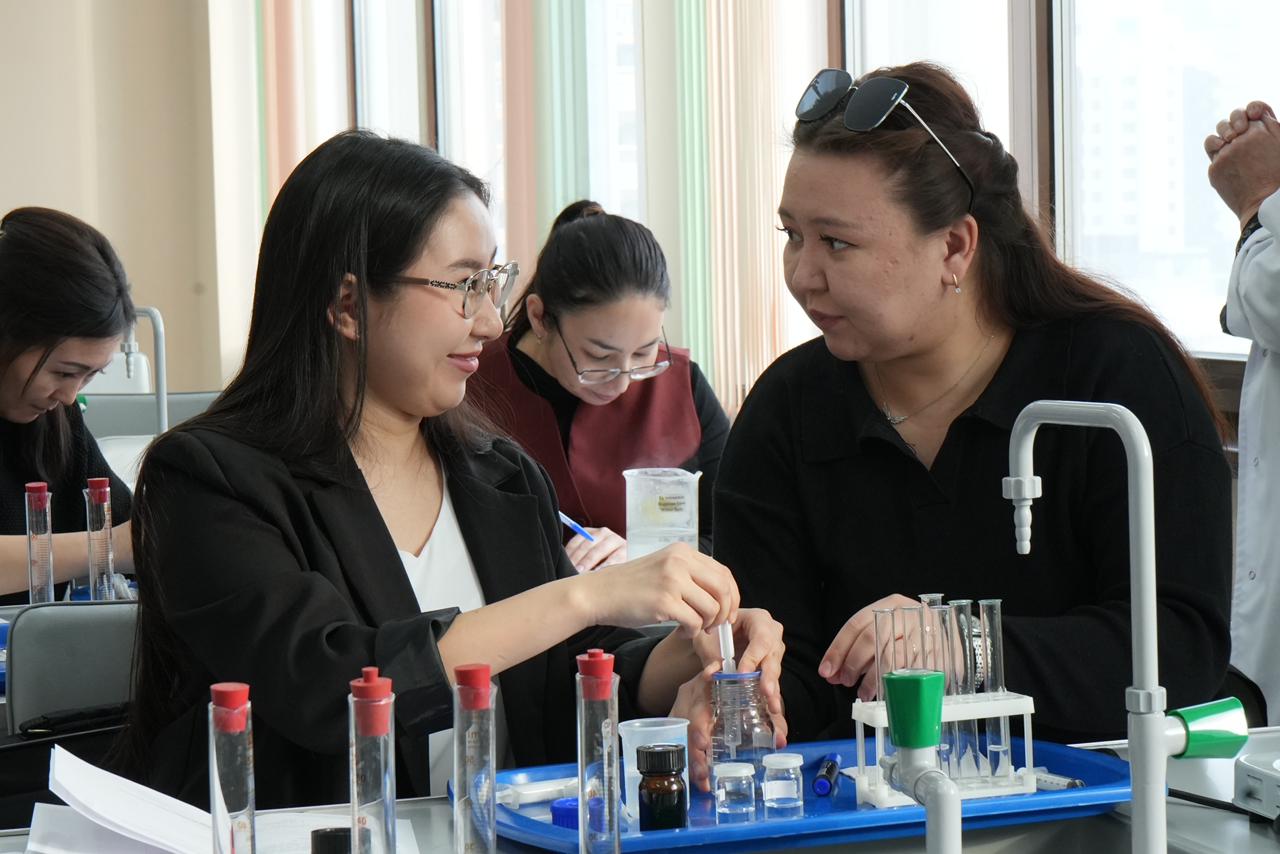 Семинар-практикум для педагогов «Келешек мектептері»: возможности современной школьной лаборатории