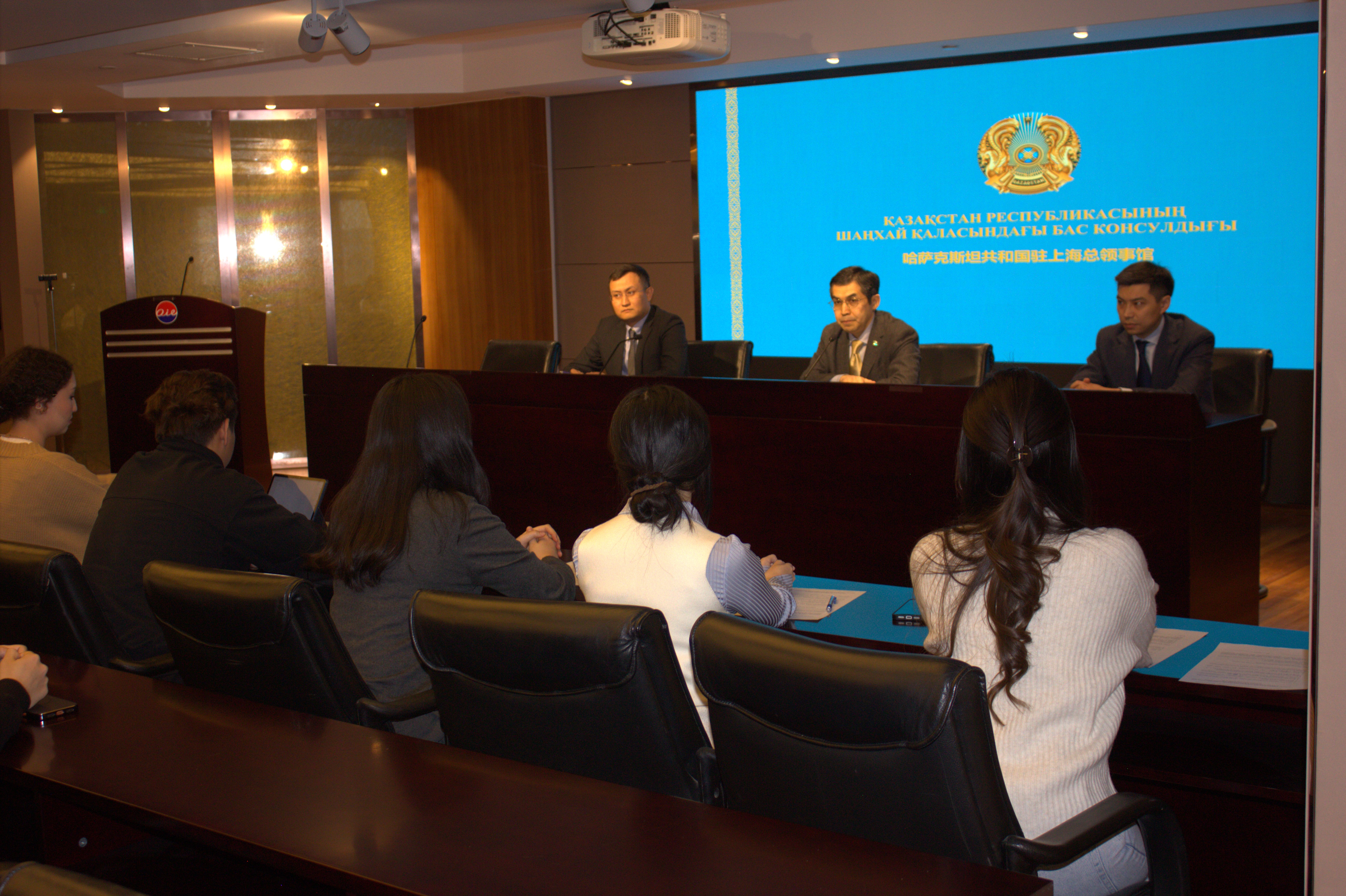 В Шанхае состоялась встреча Генерального консула РК с казахстанскими студентами