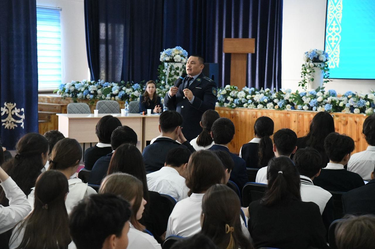 «Закон и порядок»: серию воспитательно-профилактических мероприятий проводят в столичной школе