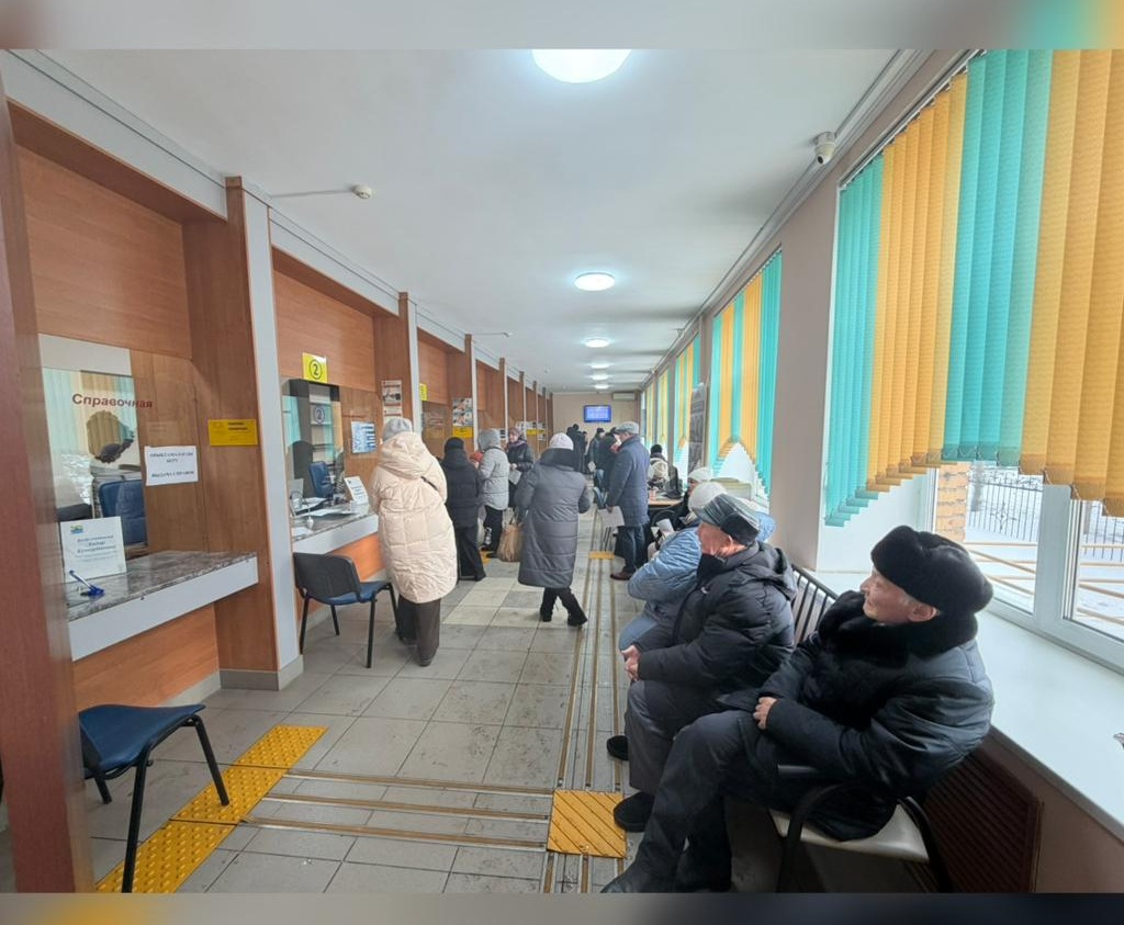 Көкшетау қаласының «Жұмыспен қамту және әлеуметтік бағдарламалар бөлімі» мемлекеттік мекемесінің операциялық залында мемлекеттік қызметтерді алу бойынша азаматтарды қабылдау күн сайын жүзеге асырылады.