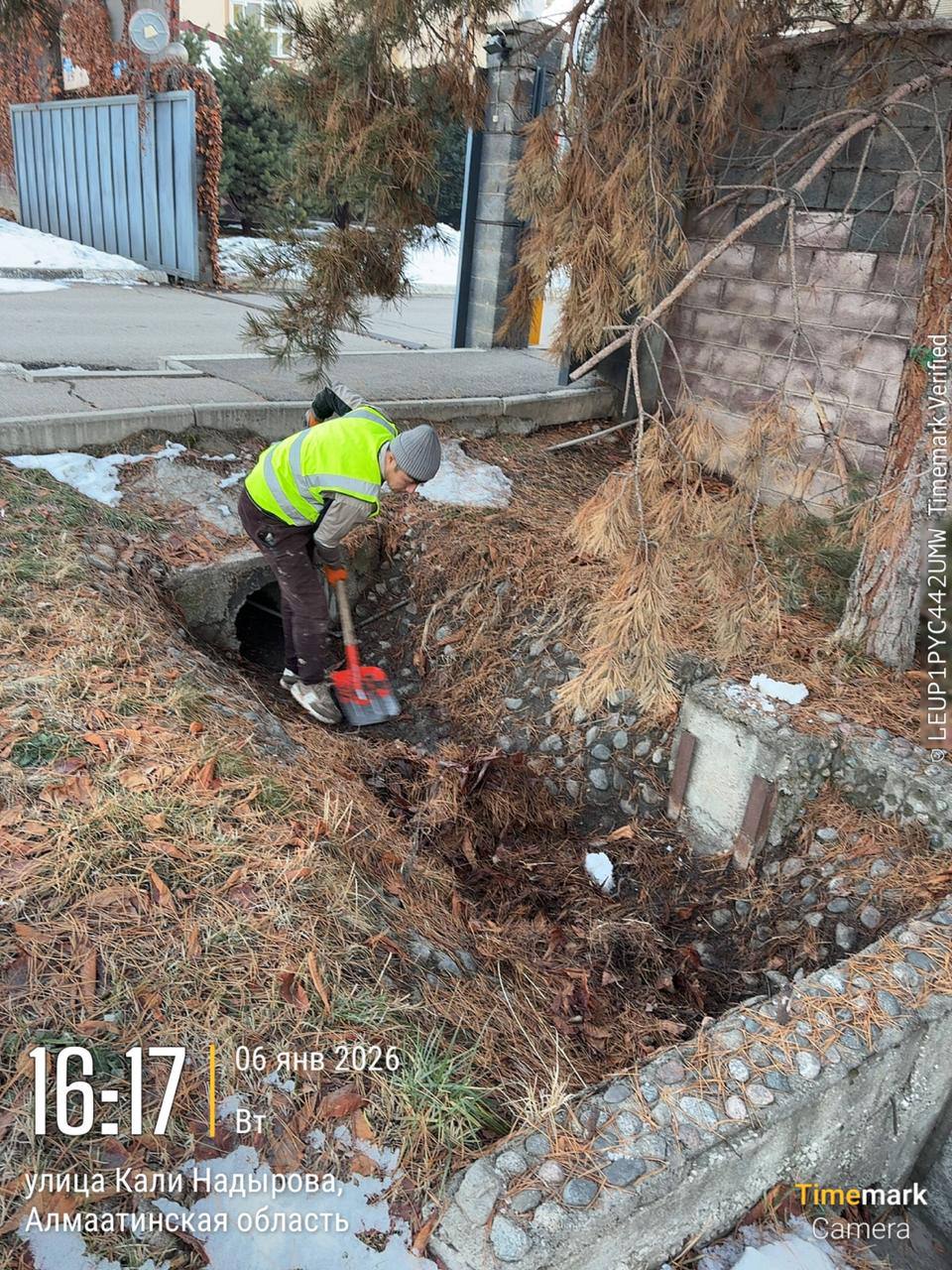 Наурызбай ауданында аумақты санитарлық тазалау жұмыстары тұрақты түрде жүргізілуде