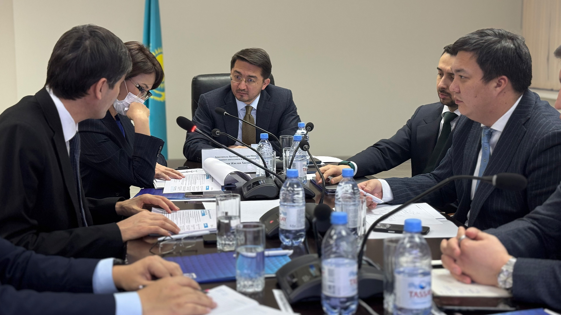 В рамках реализации поручений Главы государства и мероприятий Года цифровизации и IT Заместитель Премьер-министра - министр искусственного интеллекта и цифрового развития Жаслан Мадиев провел рабочее совещание, посвященное цифровой трансформации системы здравоохранения