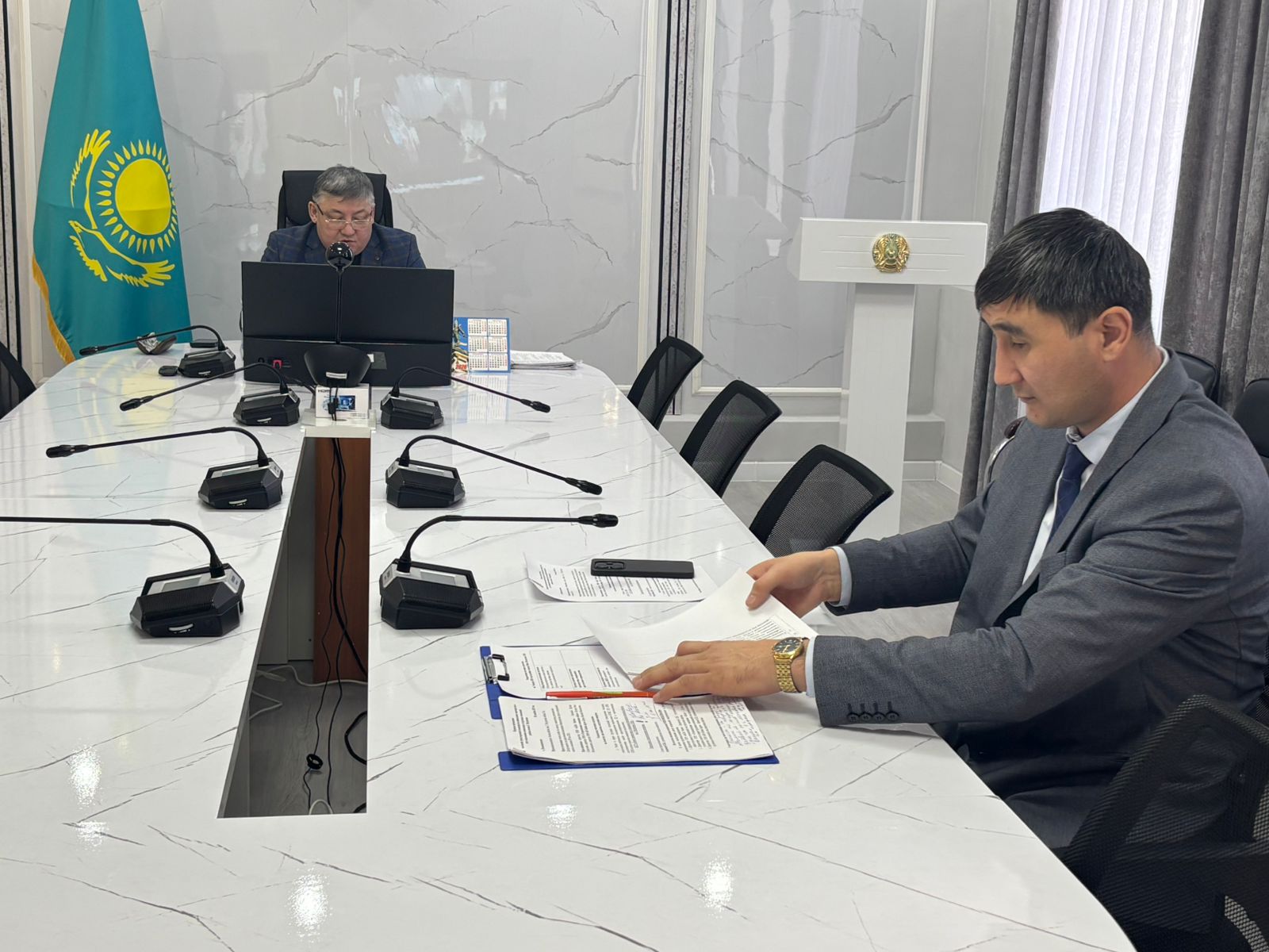 2026 жылдың 6 қаңтарында Тахтаброд ауылында тұратын қызметкерлерге МӘМС және МЗЖ аудару бойынша берешек мәселесіне қатысты Ғабит Мүсірепов атындағы ауданда әлеуметтік әріптестік және әлеуметтік-еңбек қатынастарын реттеу жөніндегі үшжақты комиссияның отырысы өтті.