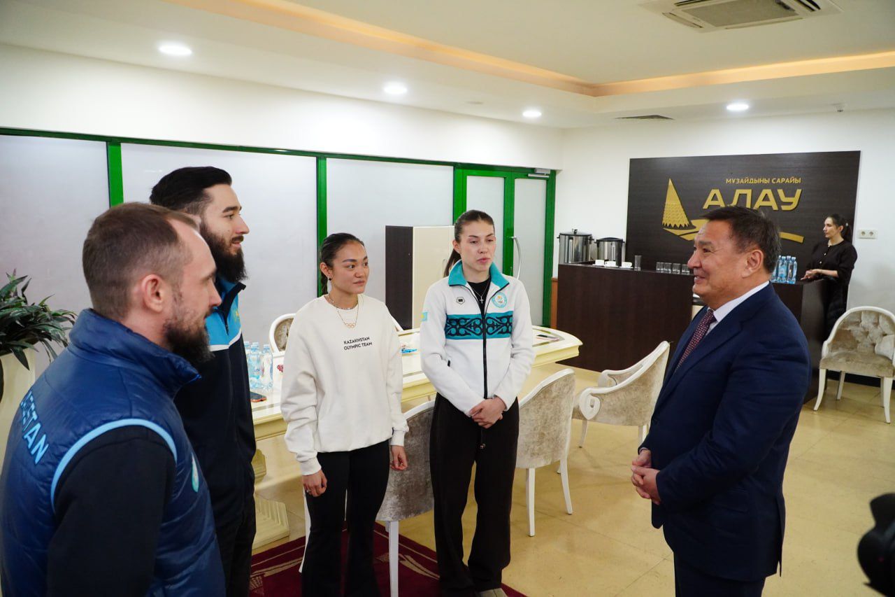 Ақмола облысының әкімі Марат Ахметжанов конькишілермен кездесті