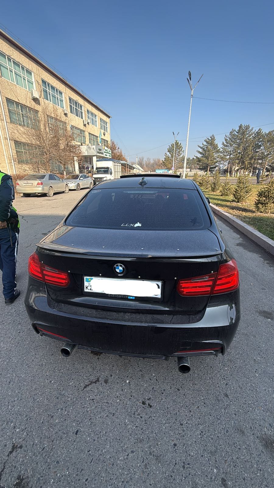 Жителя Жамбылской области лишили водительских прав за езду с поддельными номерами