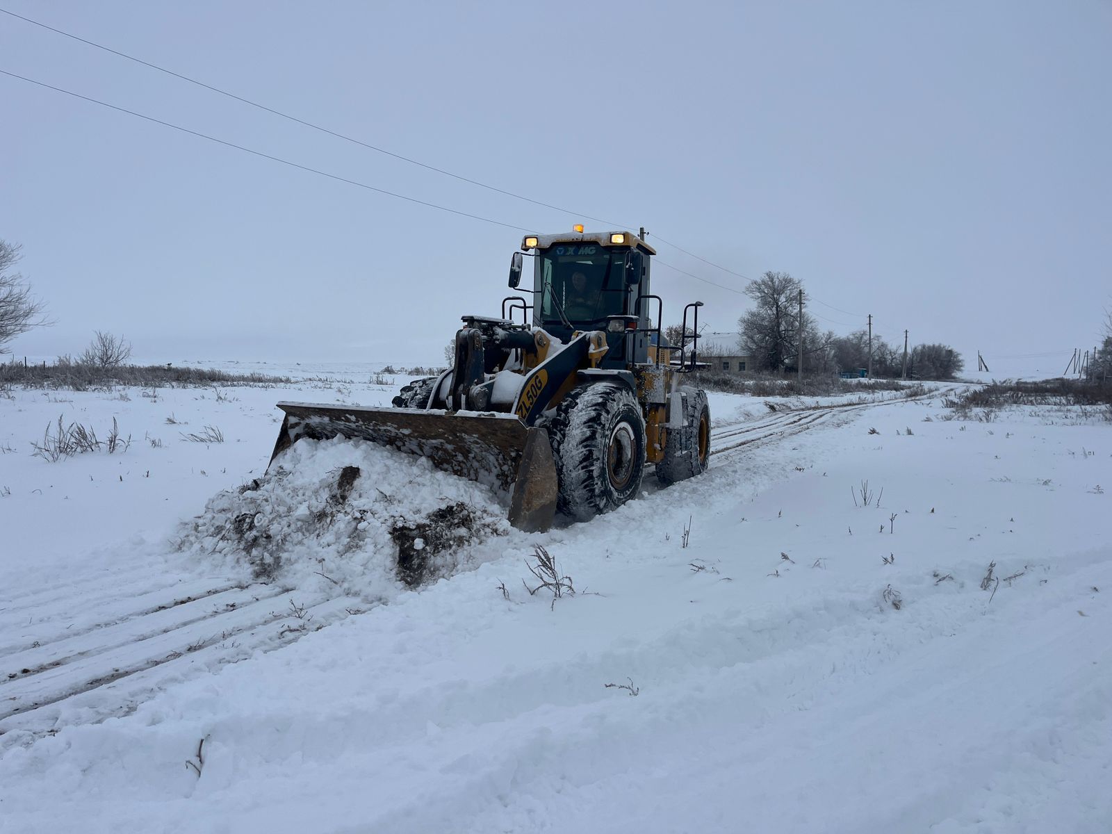 Құрмансай ауылдық округінде ауылішілік көше жолдары мен оларға іргелес аумақтарды тазалау жұмыстары жүргізілді.