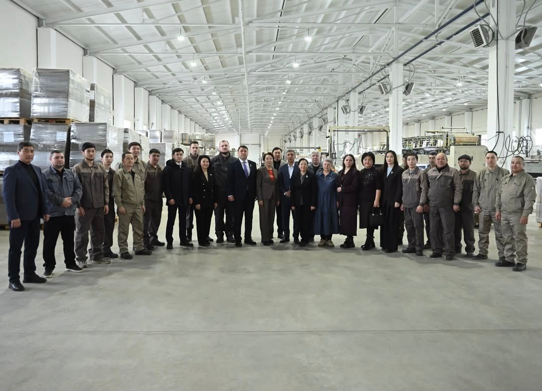 Вопросы поддержки людей труда обсудили депутаты с избирателями в Актобе