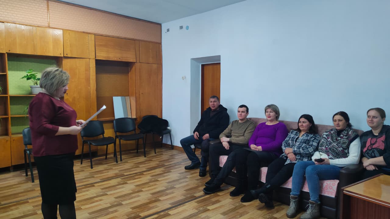 Костряков ауылдық округі әкімінің міндетін атқарушы С. М. Ковальчук «ГРАНД» ЖШС ұжымымен Қазақстан Республикасының жаңа Конституциясындағы өзгерістер мен негізгі ережелерге арналған түсіндіру іс-шарасын өткізді.