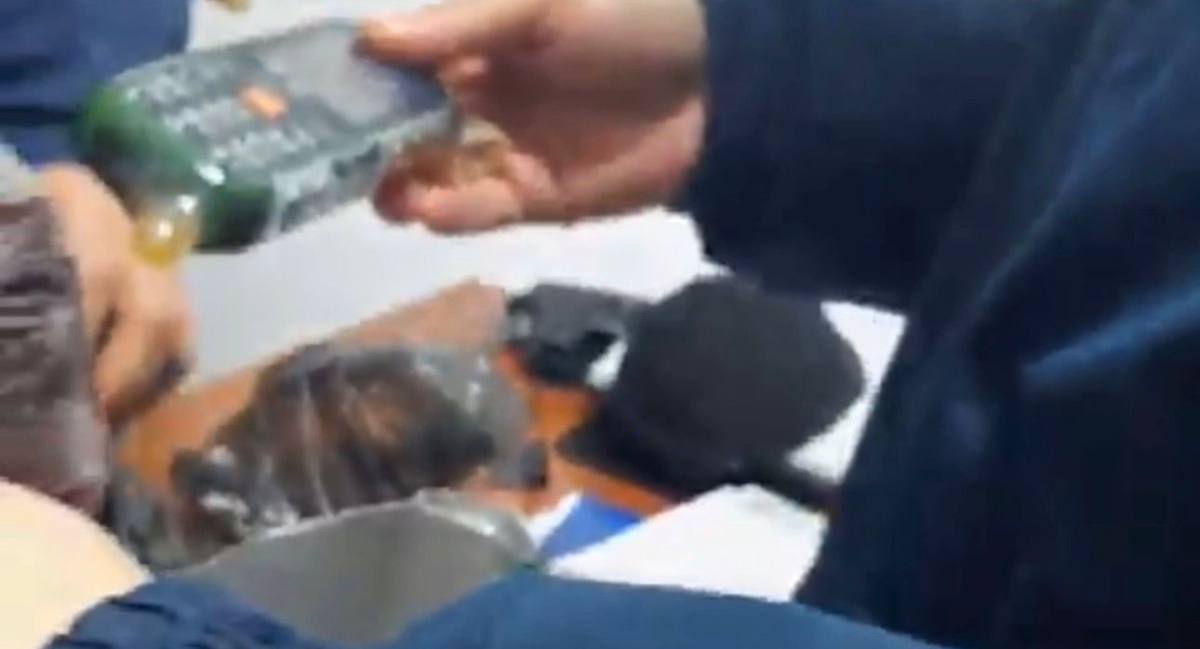 БҚО-да полиция қызметкерлері арнайы мекемелерге тыйым салынған заттарды алып кіру фактілерінің жолын кесті