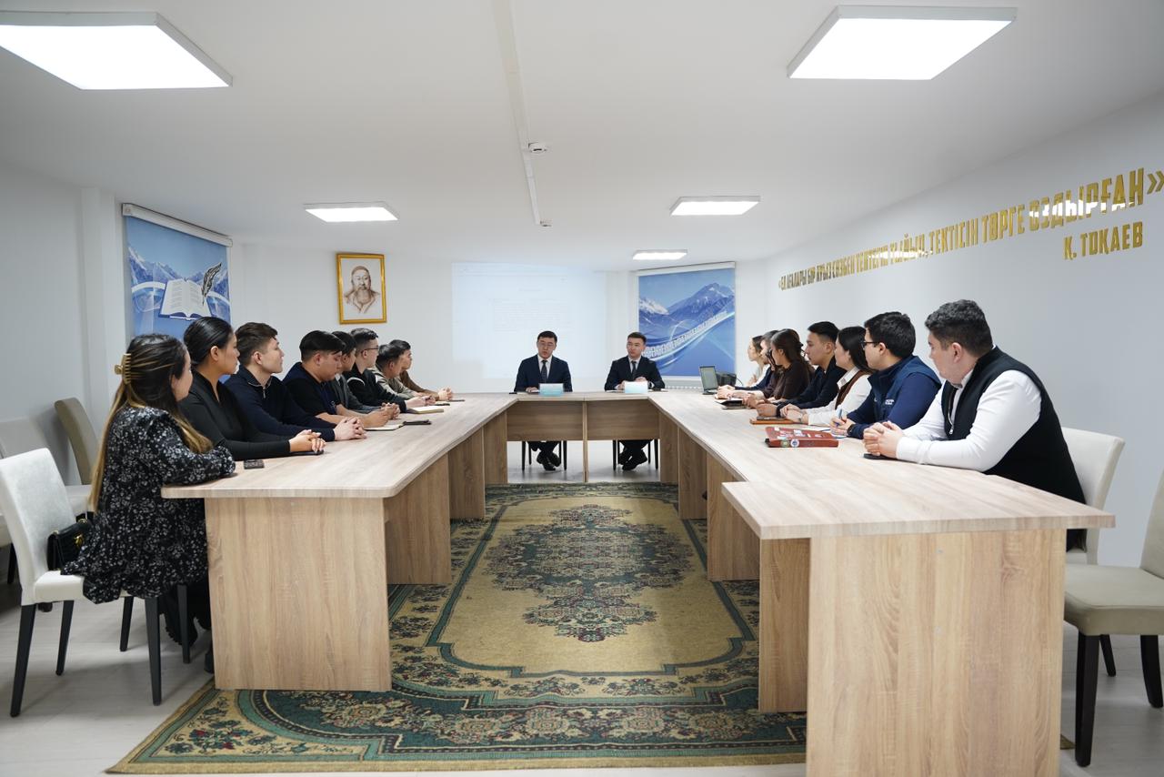 Семей қаласында «Жастар және Конституция: болашақ үшін бірге» тақырыбында пікірталас алаңы өтті