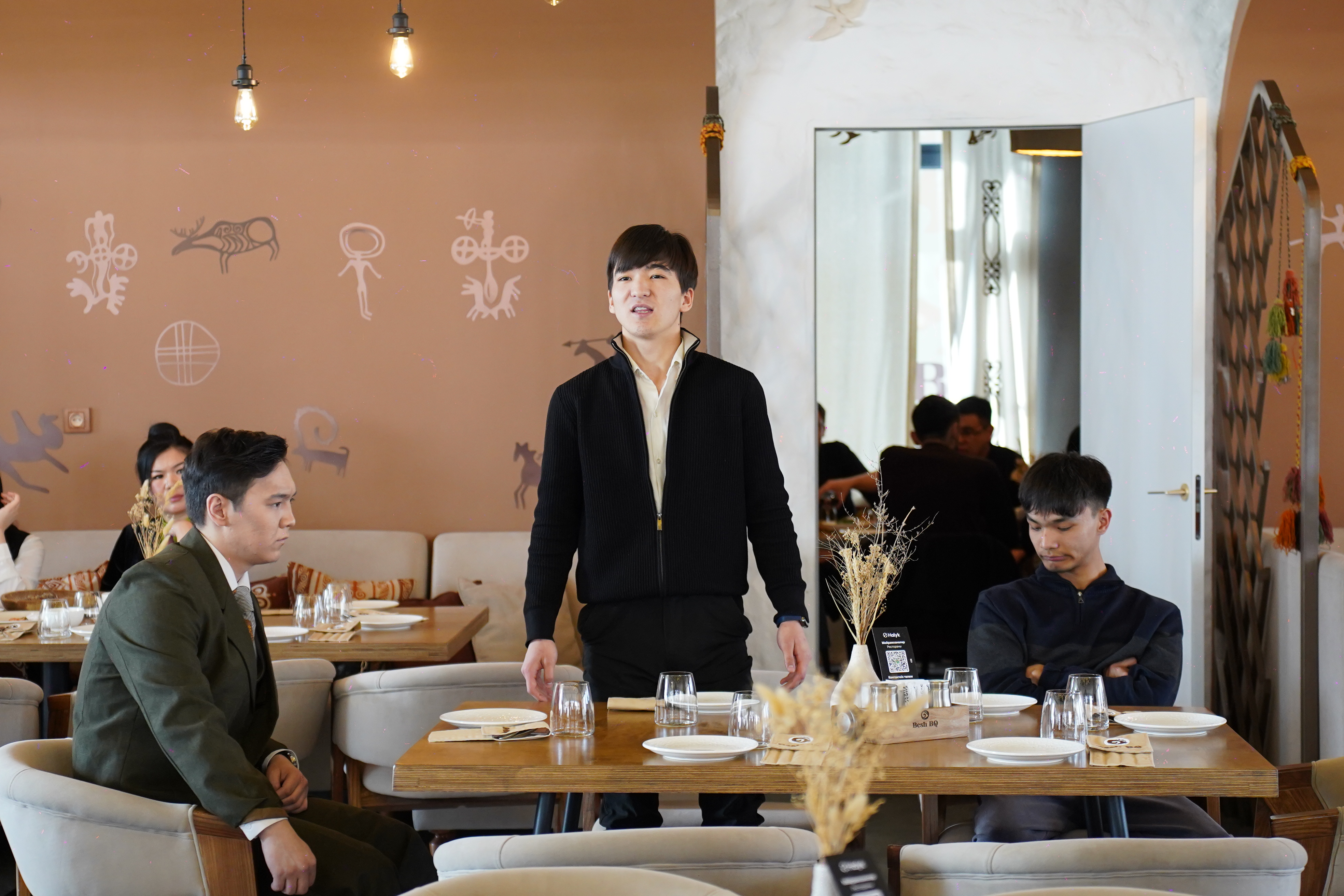 В честь дня рождения Мукагали Макатаева прошло мероприятие в особом формате