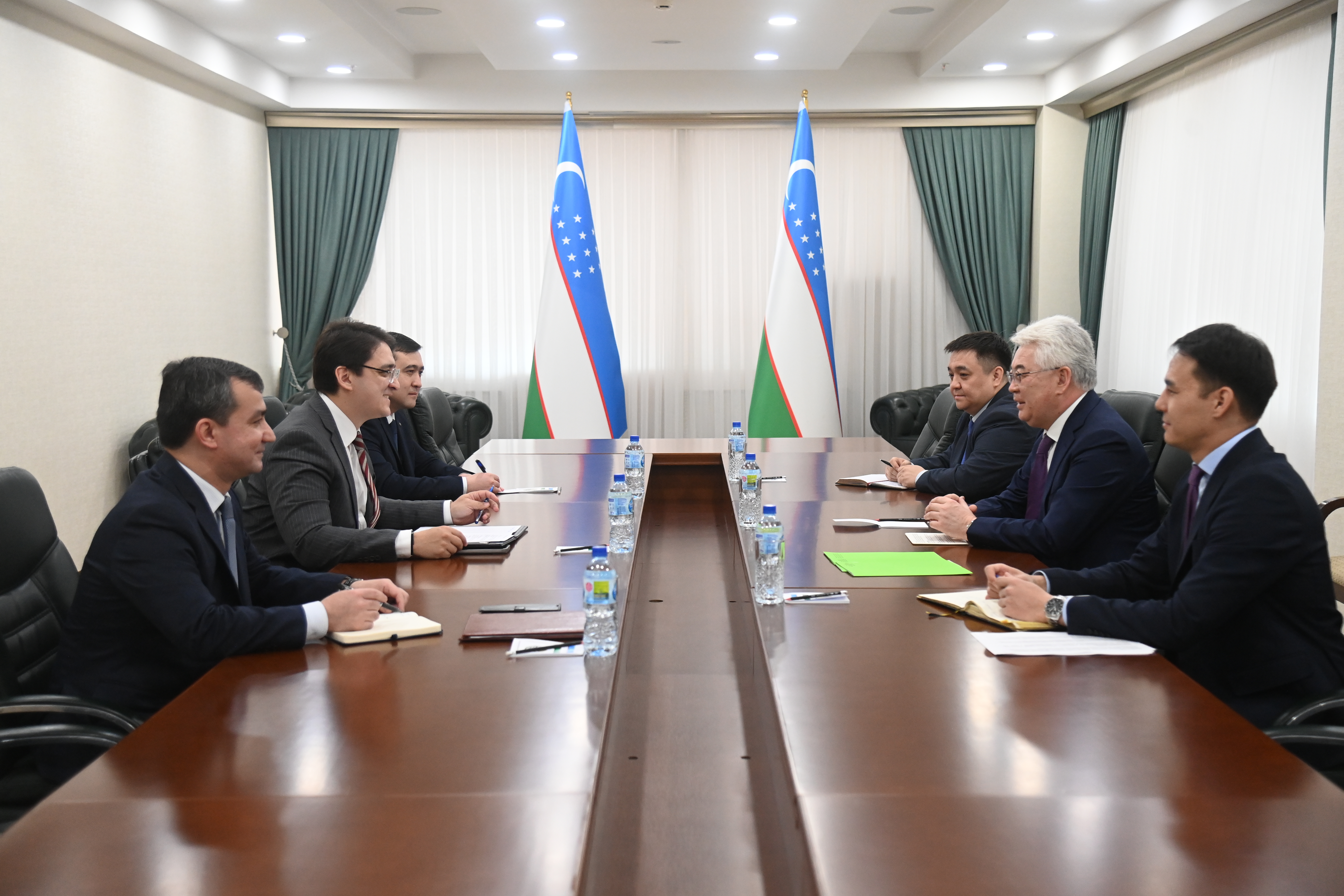 Елші Бейбіт Атамқұлов пен Өзбекстан Республикасы Сыртқы істер министрінің орынбасары Бобур Усмановтың кездесуі
