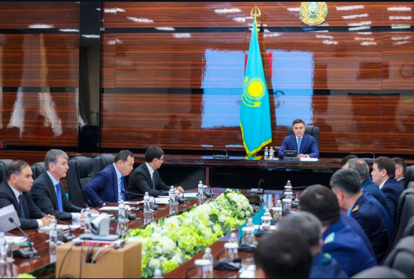 Уәкілдің Шымкент қаласы бойынша өкілі Н.Абдезов құқық бұзушылықтың алдын алу жөніндегі ведомствоаралық комиссияның кезектен тыс отырысына қатысты.