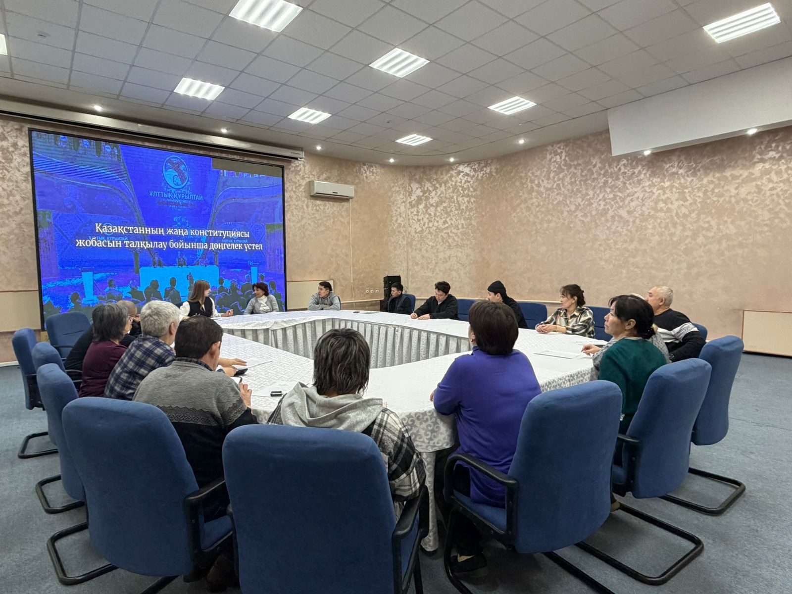 Жаңа конституция жобасын талқылау бойынша дөңгелек үстел