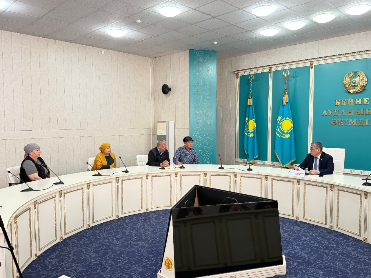 Аудан әкімі тұрғындарды жеке мәселелері бойынша қабылдады