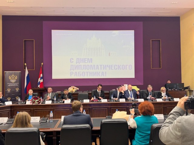 Ресей Федерациясы Сыртқы істер министрлігінің Омбы қаласындағы өкілдігі Ресейдің Дипломатиялық қызметкері күніне орай ресми іс-шара өткізді