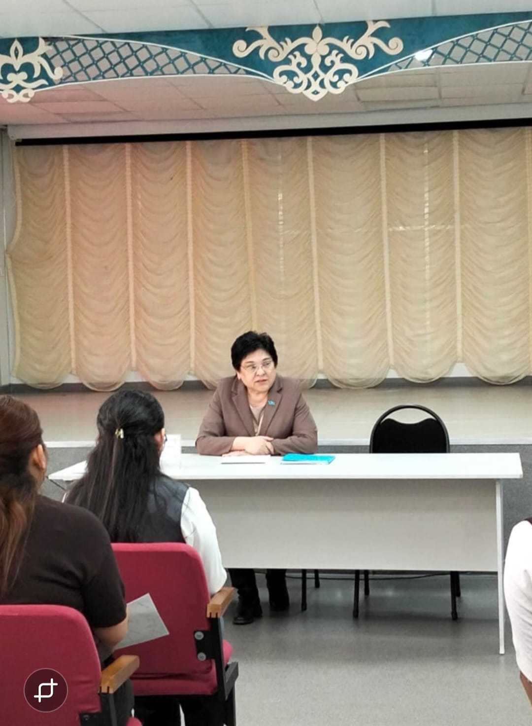 Встреча с коллективом средней школы поселка Касыма Кайсенова