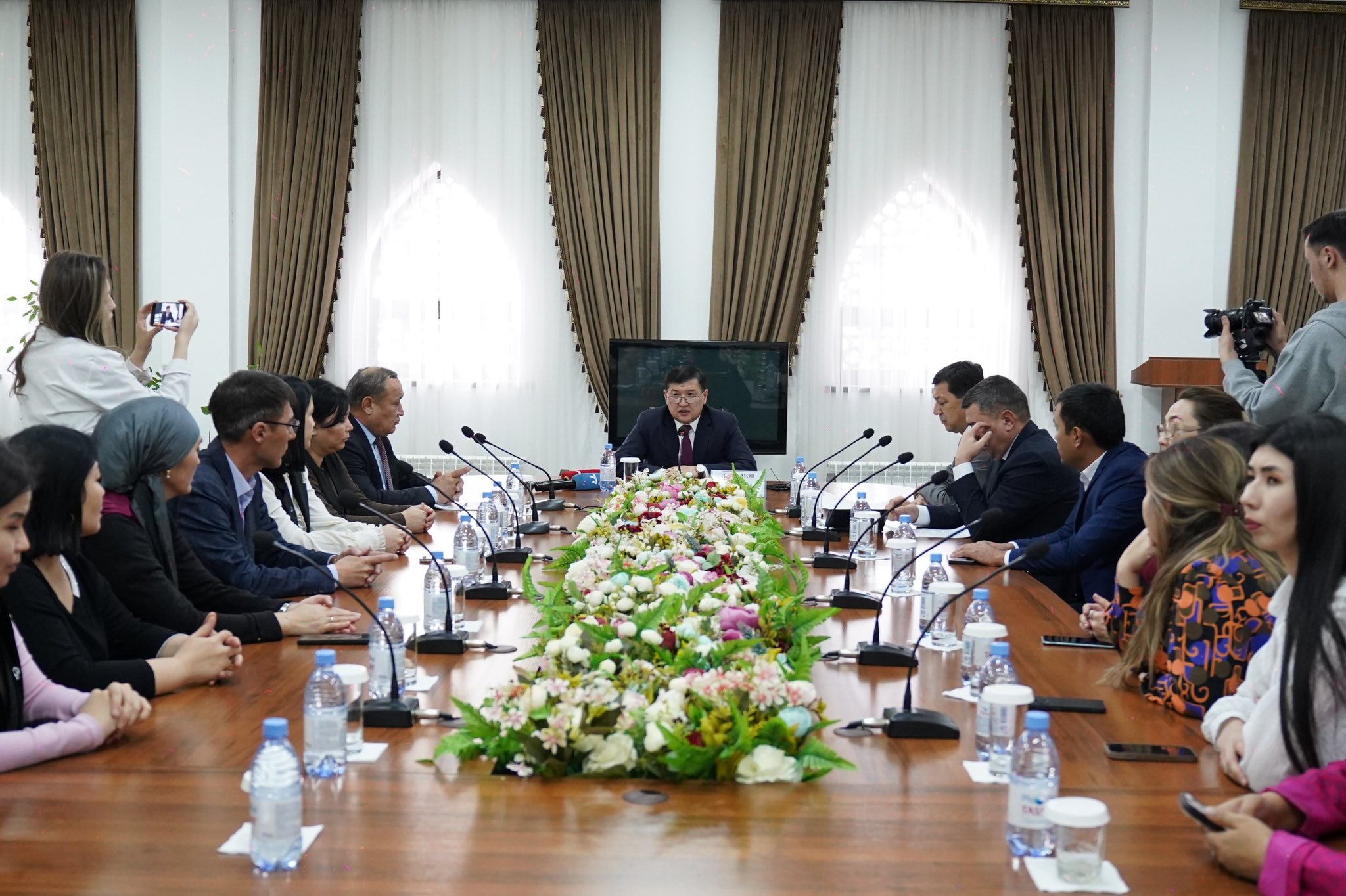 Конституциялық реформа аясында мәдениет саласы өкілдерімен кездесу өтті