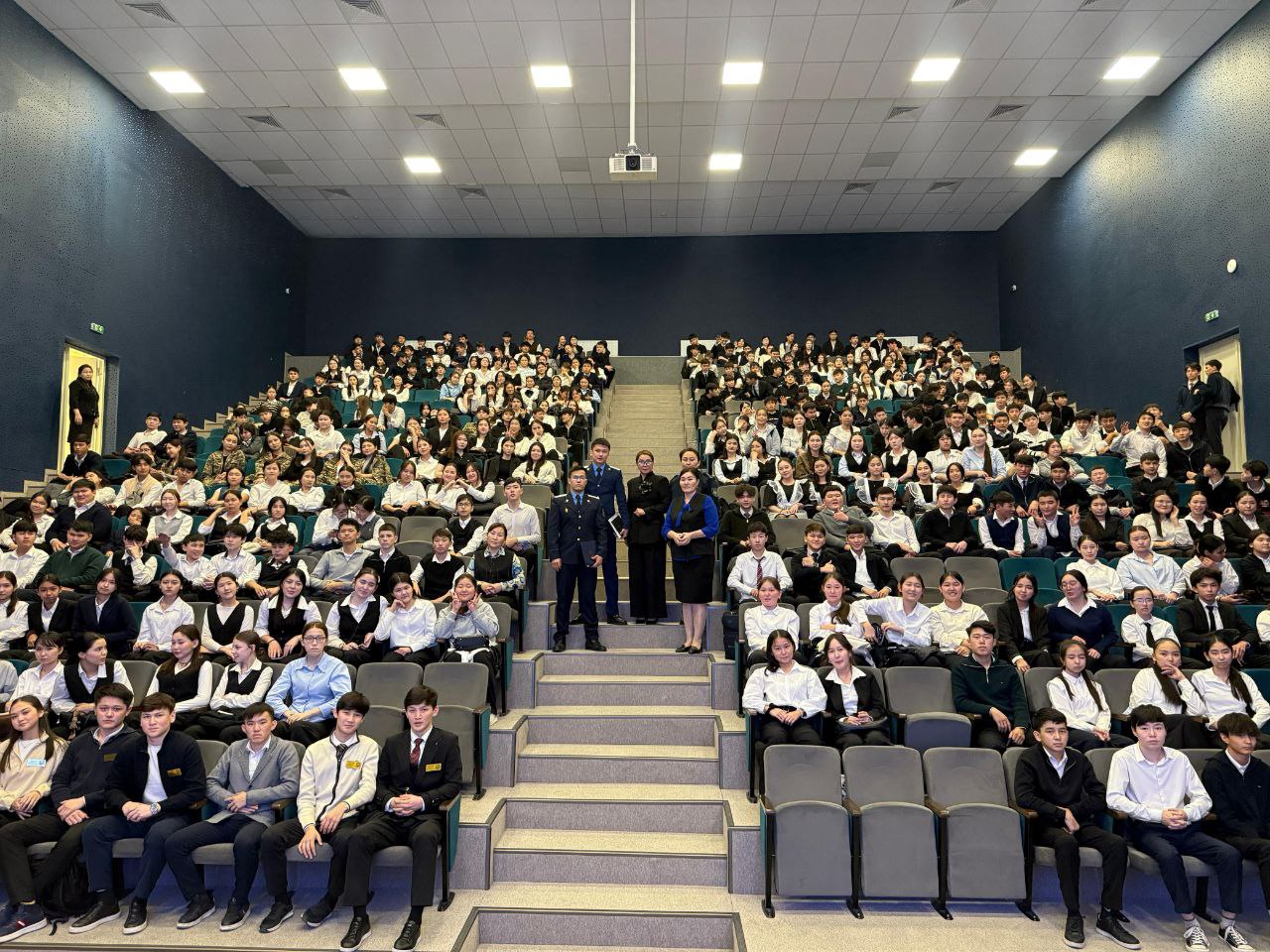 Целиноград ауданының прокуратурасы оқушылар үшін «Прокурор сағатын» өткізді