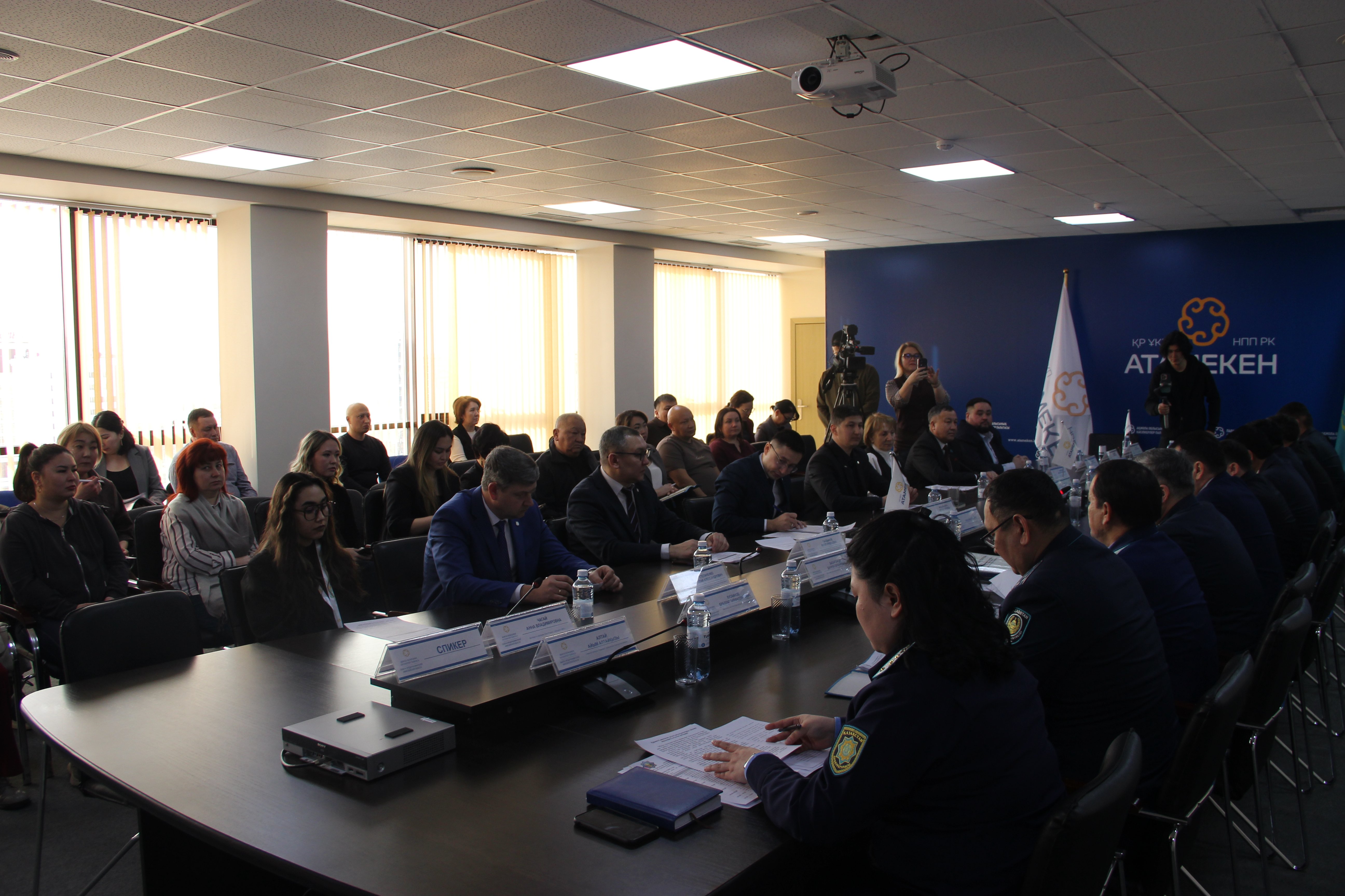 БИЗНЕС ПЕН ЖАУАПКЕРШІЛІК: АҚМОЛА ОБЛЫСЫНДА «ЗАҢ ЖӘНЕ ТӘРТІП» ИДЕОЛОГИЯСЫ ҚАЛАЙ ІЛГЕРІЛЕП ЖАТЫР