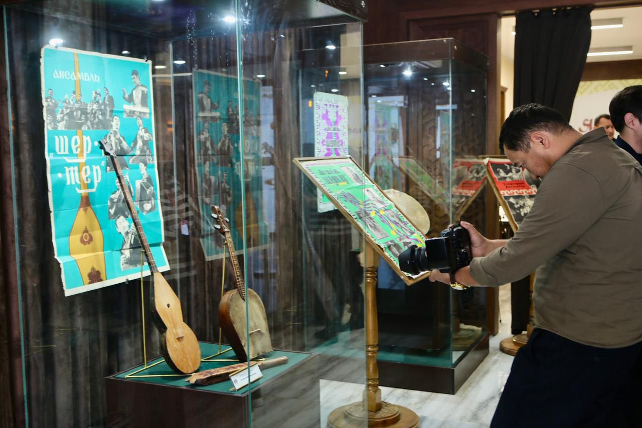 ТҮРКІСТАНДА ӨЗБЕКӘЛІ ЖӘНІБЕКОВТІҢ 95 ЖЫЛДЫҒЫНА АРНАЛҒАН «РУХ САРДАРЫ» КӨРМЕСІ ӨТТІ