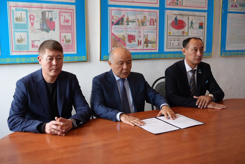 Мойынқұм ауданында жаңа Конституция жобасын түсіндіру бойынша кездесу өтті