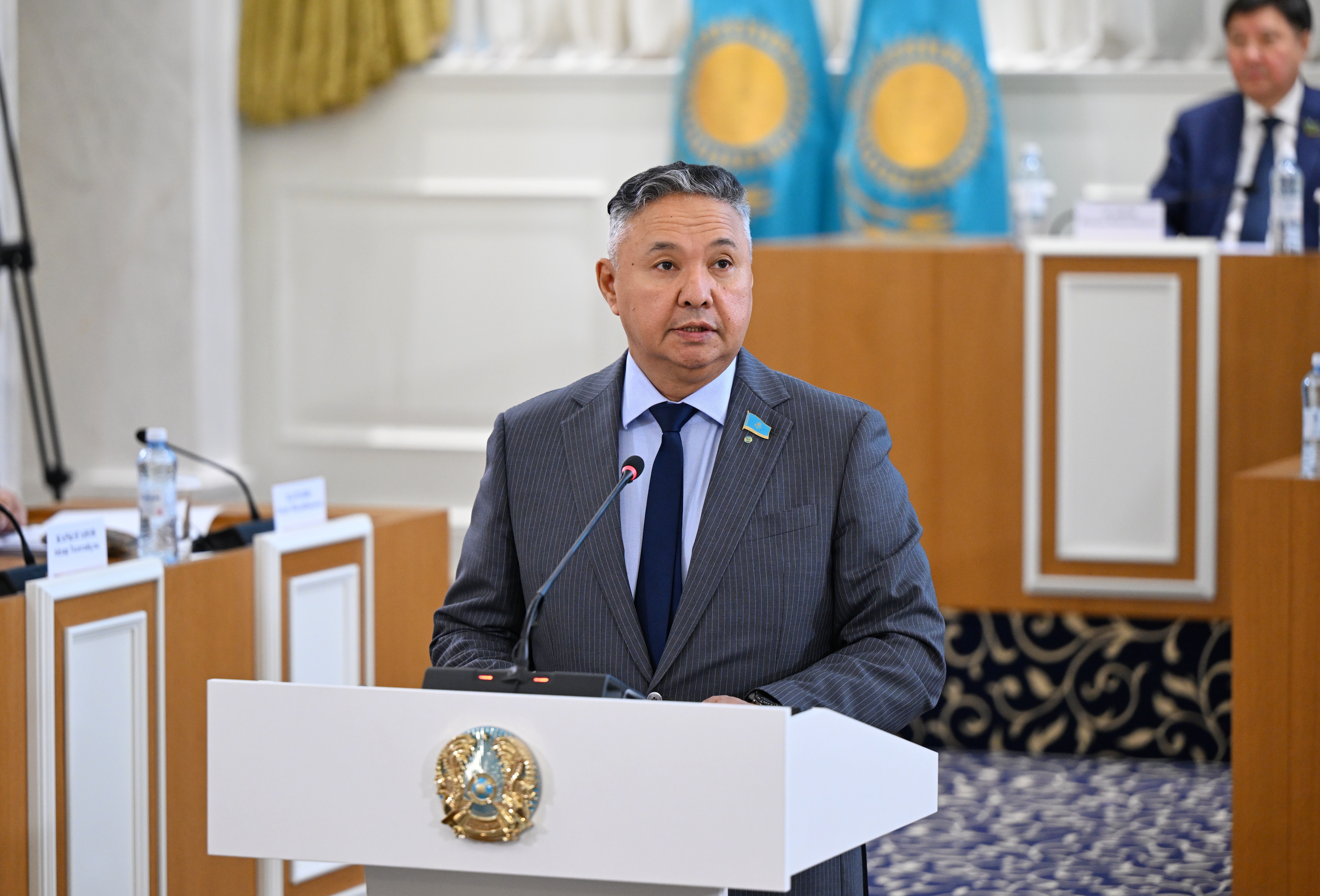 «Ақ жол» партиясы жаңа Конституция жобасын қолдайды – Азат Перуашев