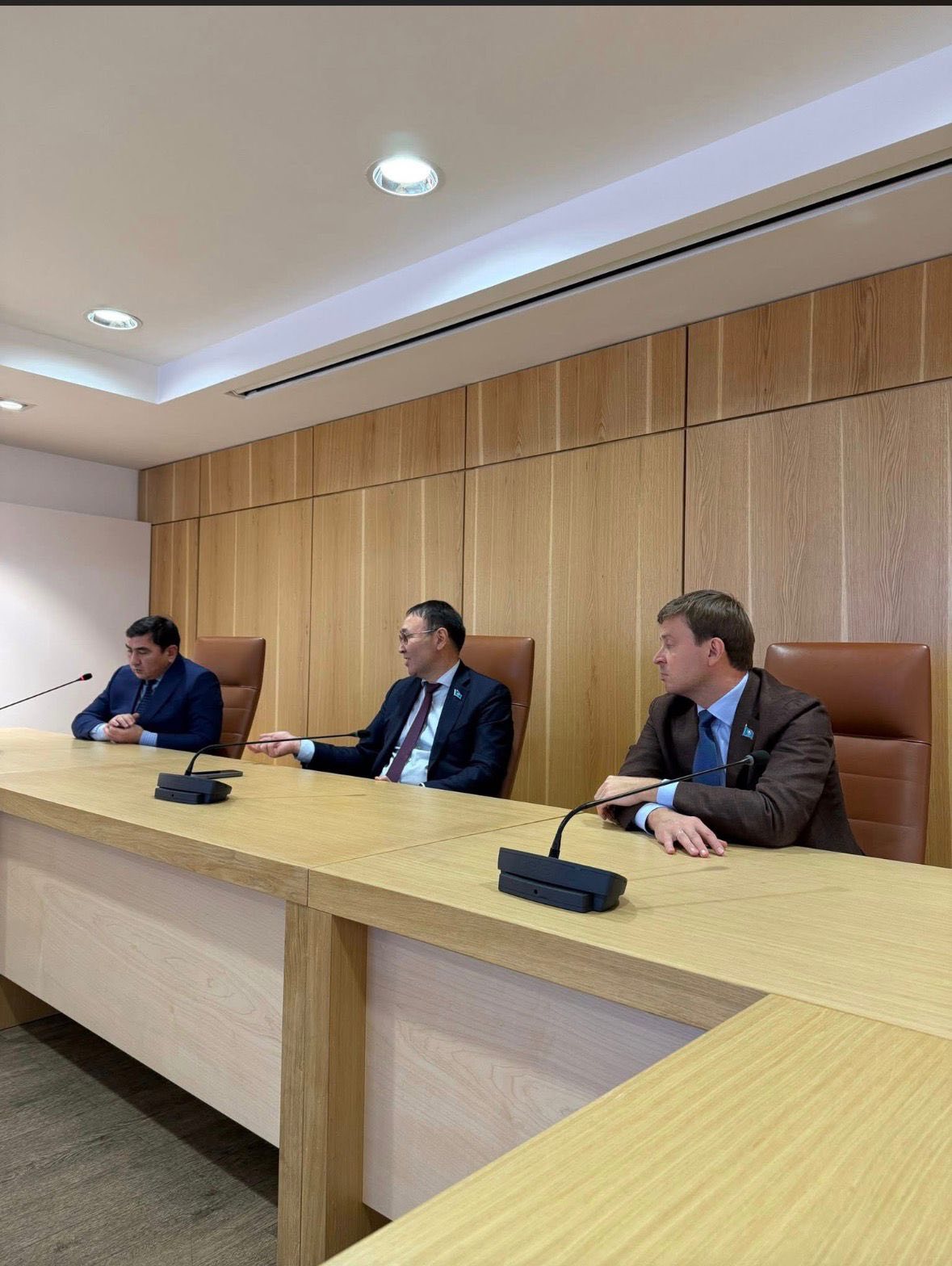 Астана қаласы мәслихатының депутаттары «АстанаГенплан» ЖШС базасында қаланың қоғамдық кеңістіктерін дамыту мәселесі бойынша жұмыс кеңесін өткізді (10.02.2026)