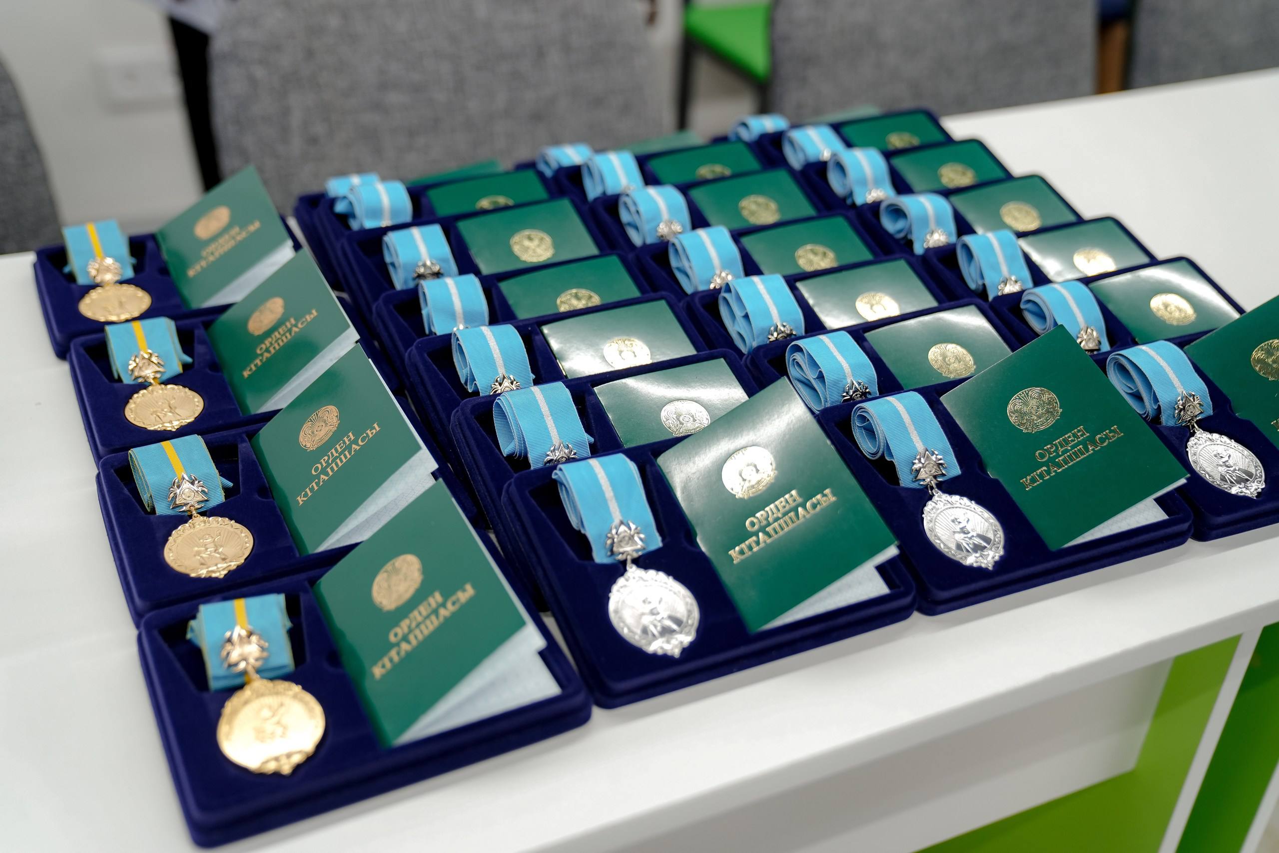 В Семее вручили награды «Алтын алқа» и «Күміс алқа»